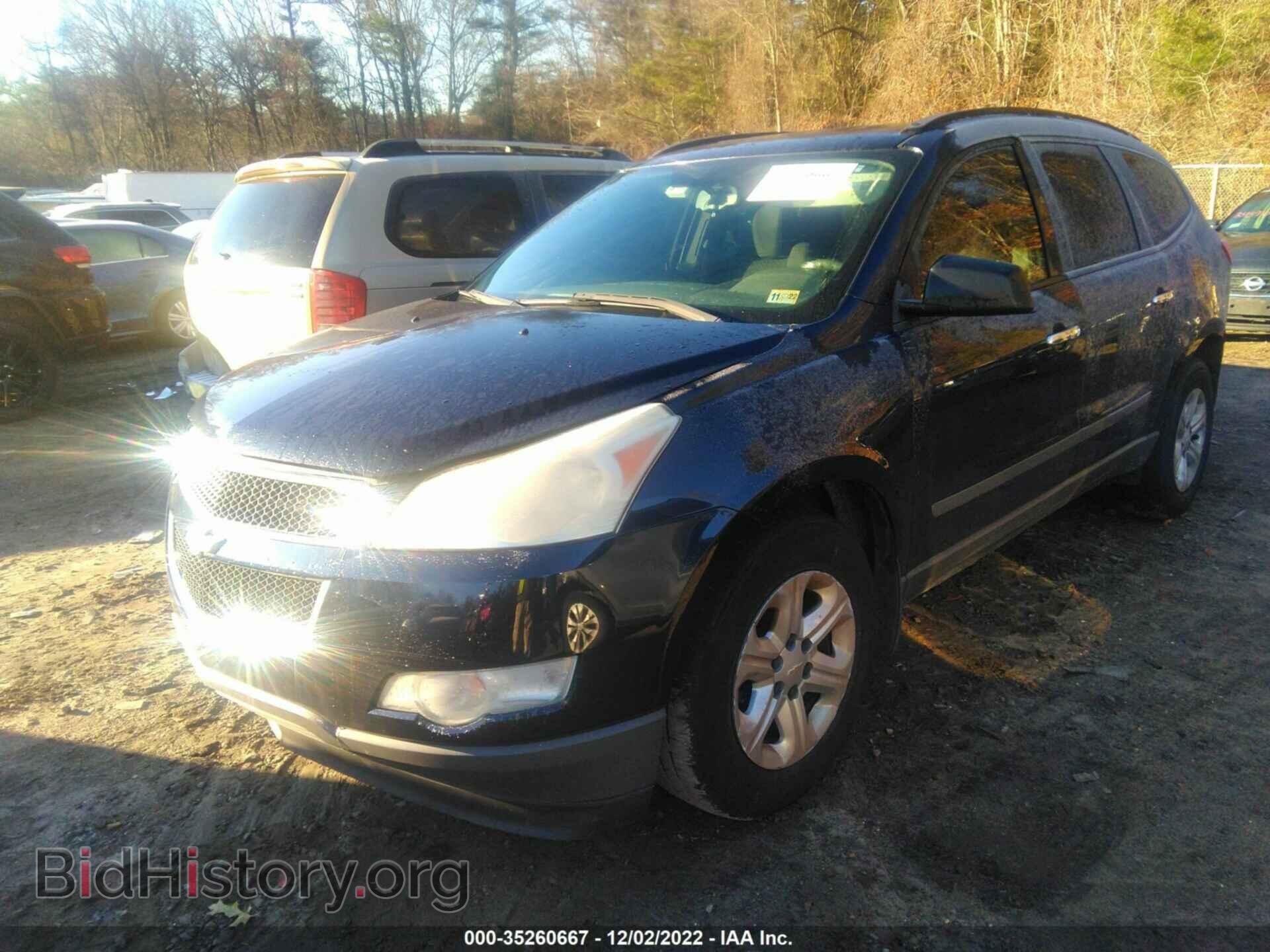 2011 CHEVROLET TRAVERSE - VIN: 1GNKVFED4BJ304817 - Фото 2