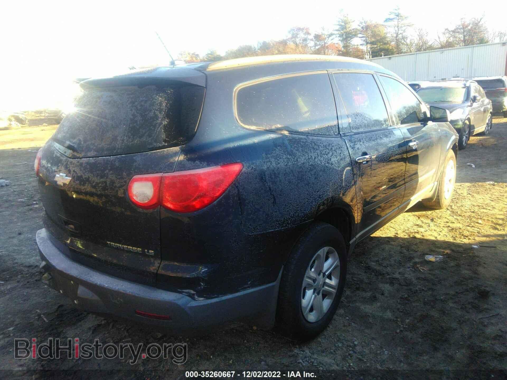 2011 CHEVROLET TRAVERSE - VIN: 1GNKVFED4BJ304817 - Фото 4