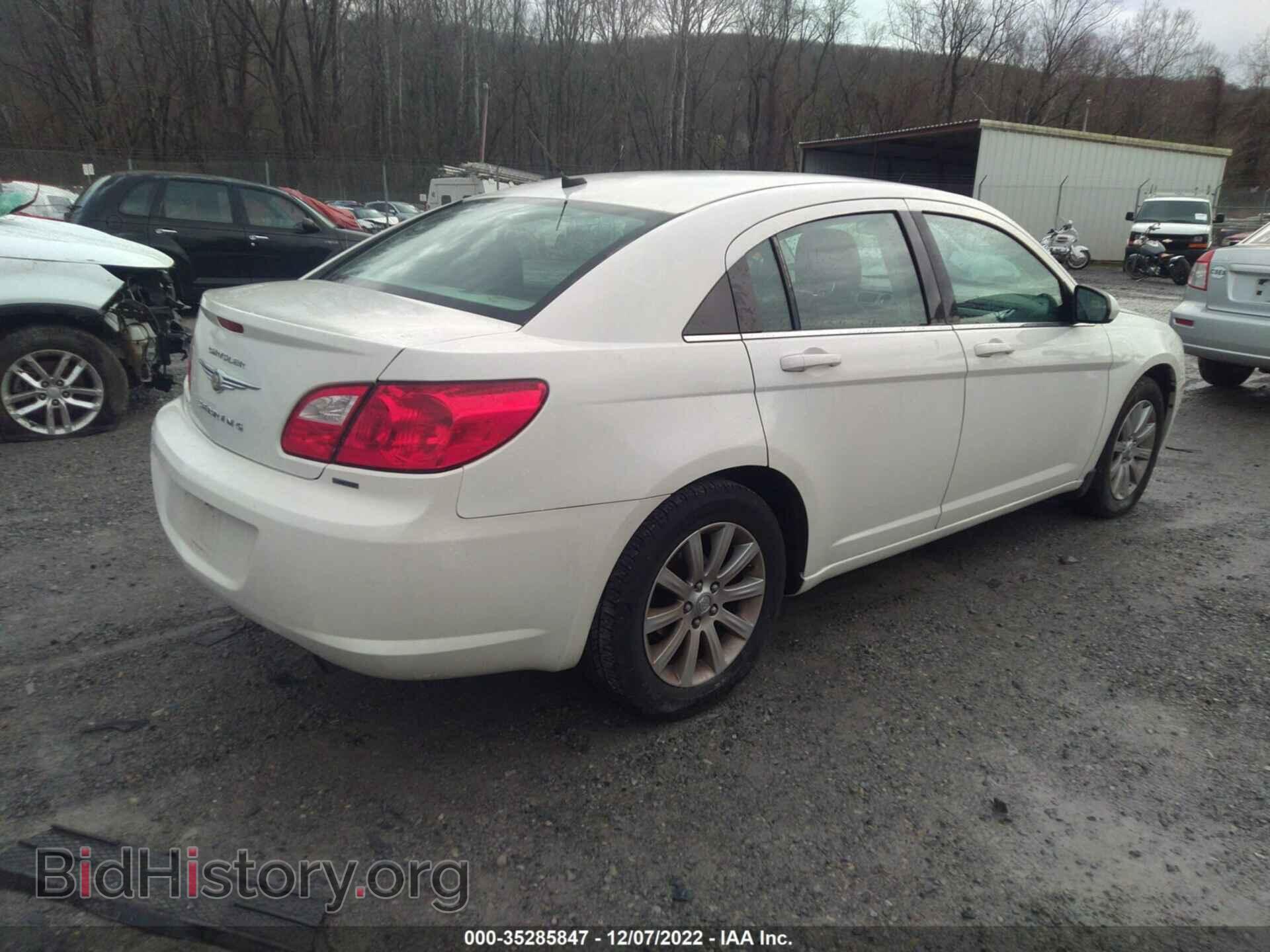 2010 CHRYSLER SEBRING - VIN: 1C3CC5FB8AN138288 - Фото 4