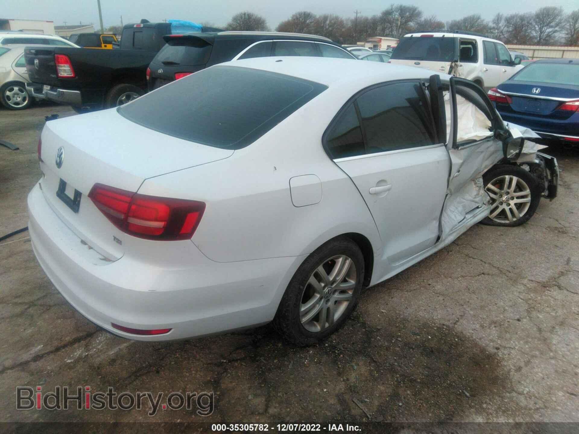 2017 VOLKSWAGEN JETTA - VIN: 3VW2B7AJ2HM330683 - Фото 4