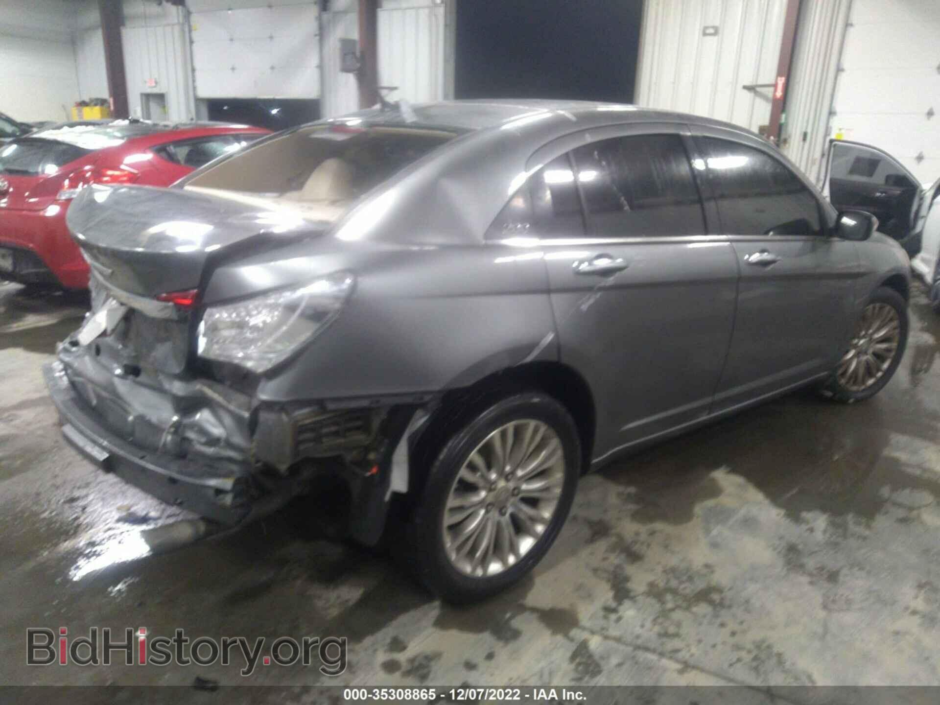 2011 CHRYSLER 200 - VIN: 1C3BC2FGXBN618811 - Фото 4