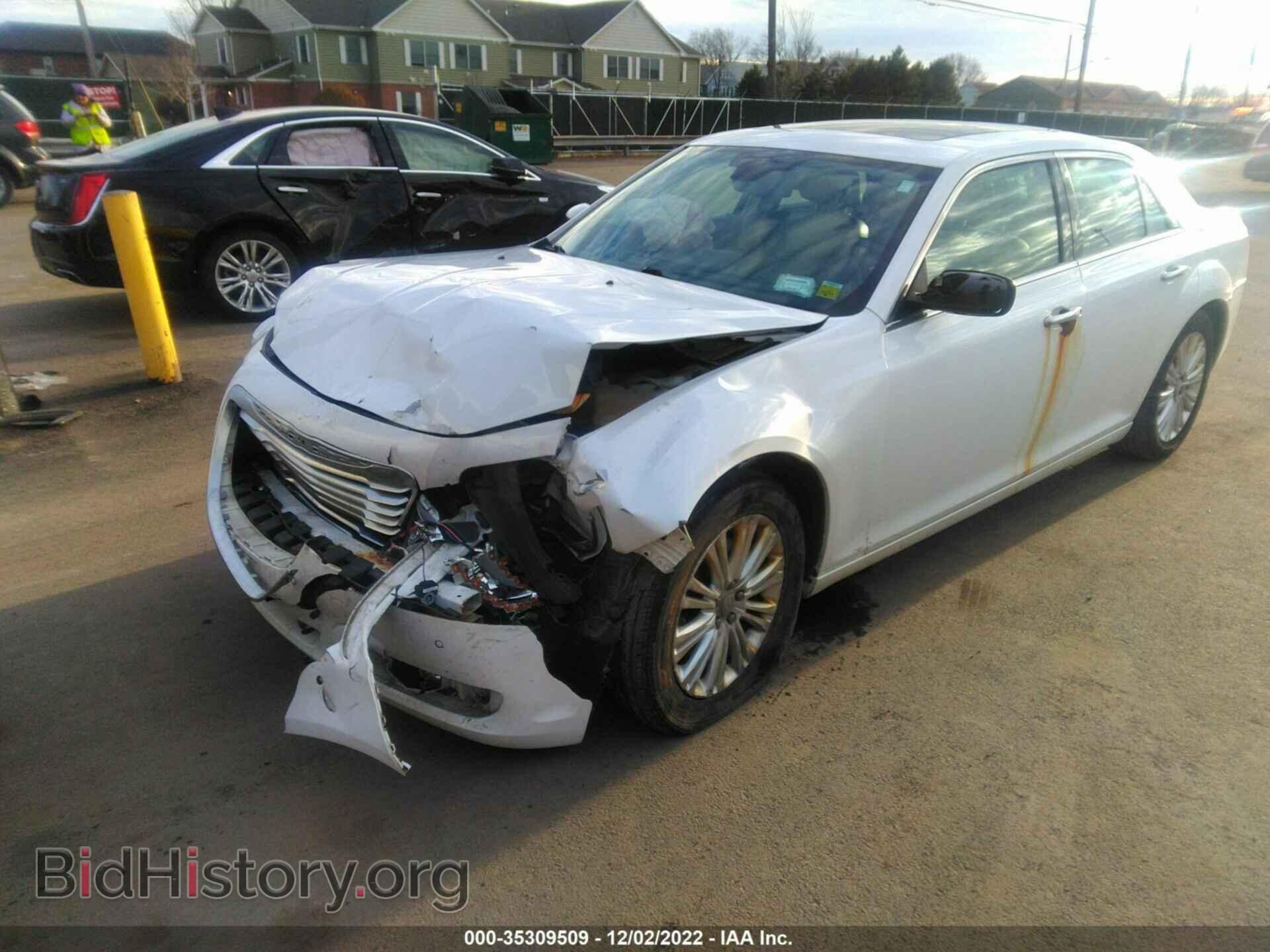 2013 CHRYSLER 300 - VIN: 2C3CCASG3DH529291 - Фото 2