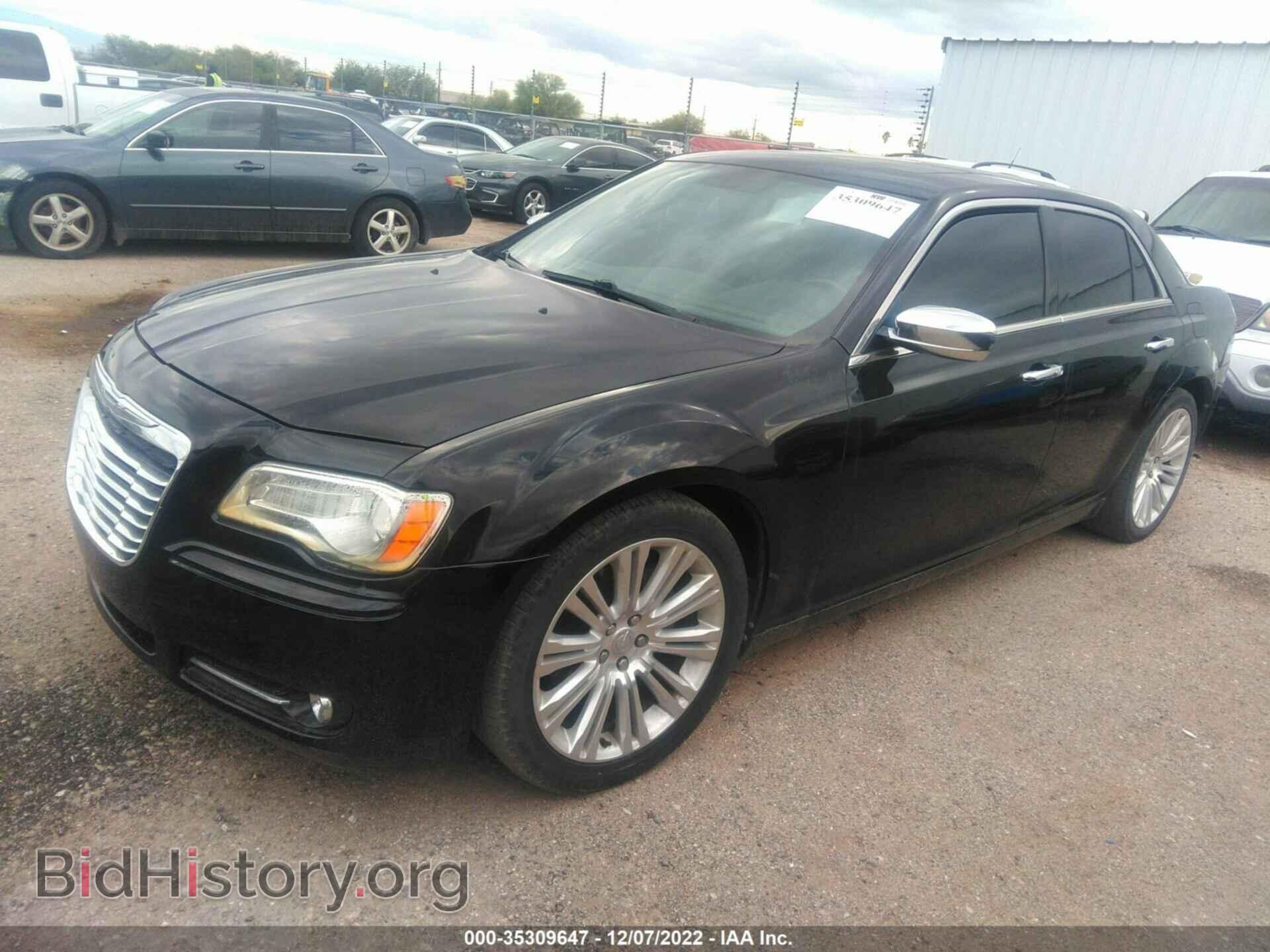 2013 CHRYSLER 300 - VIN: 2C3CCAETXDH708274 - Фото 2