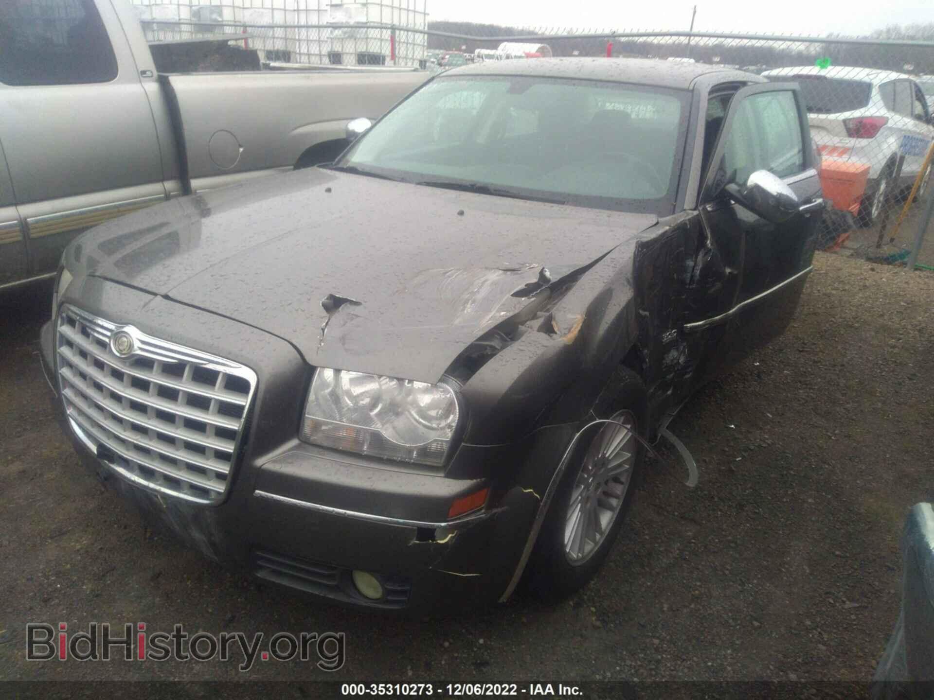 2010 CHRYSLER 300 - VIN: 2C3CA5CV5AH102359 - Фото 2