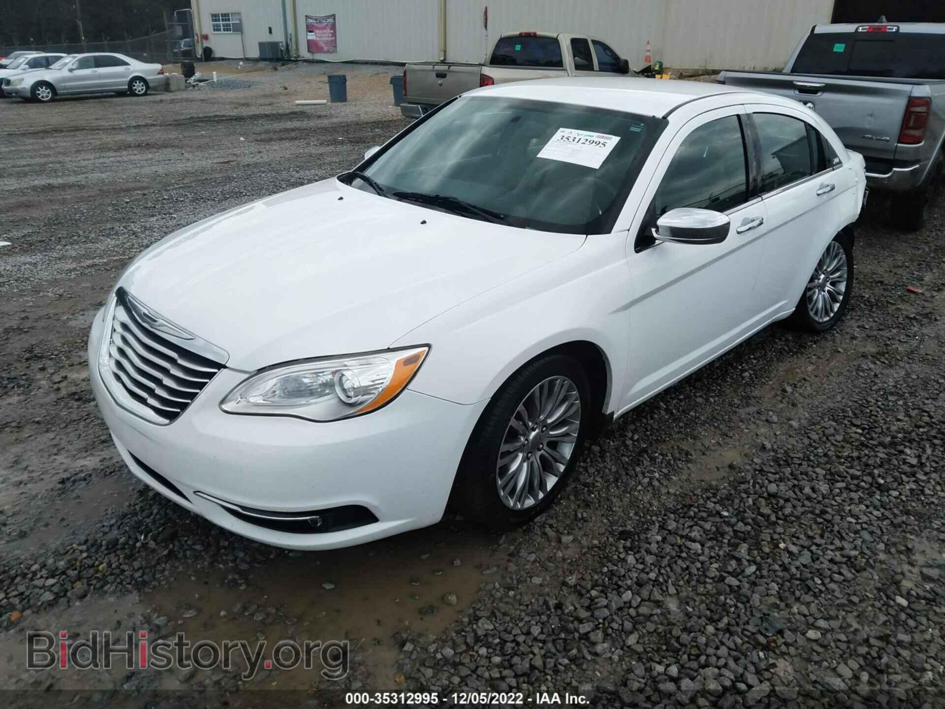 2013 CHRYSLER 200 - VIN: 1C3CCBCG7DN585634 - Фото 2