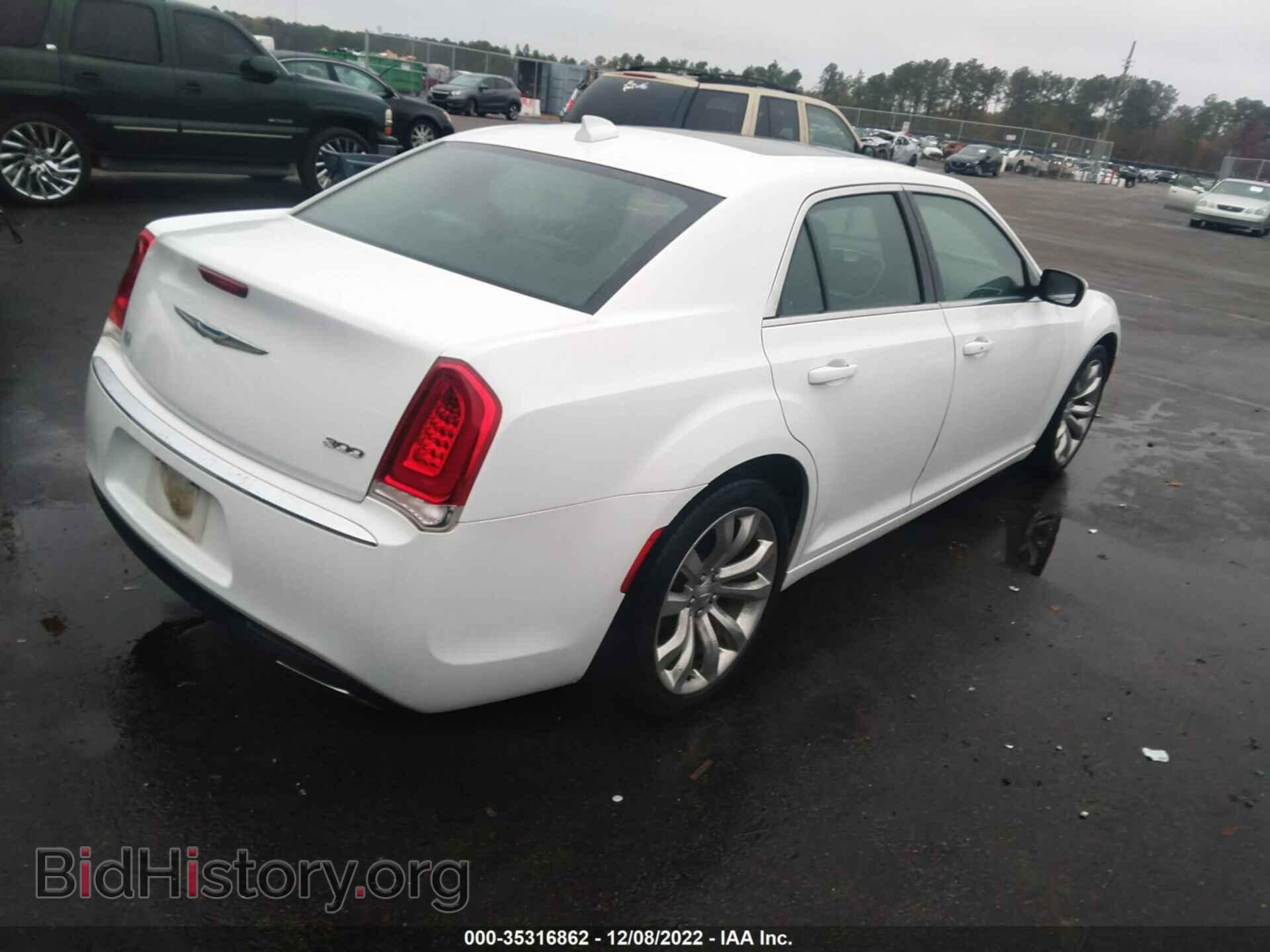 2017 CHRYSLER 300 - VIN: 2C3CCAAG0HH646785 - Фото 4