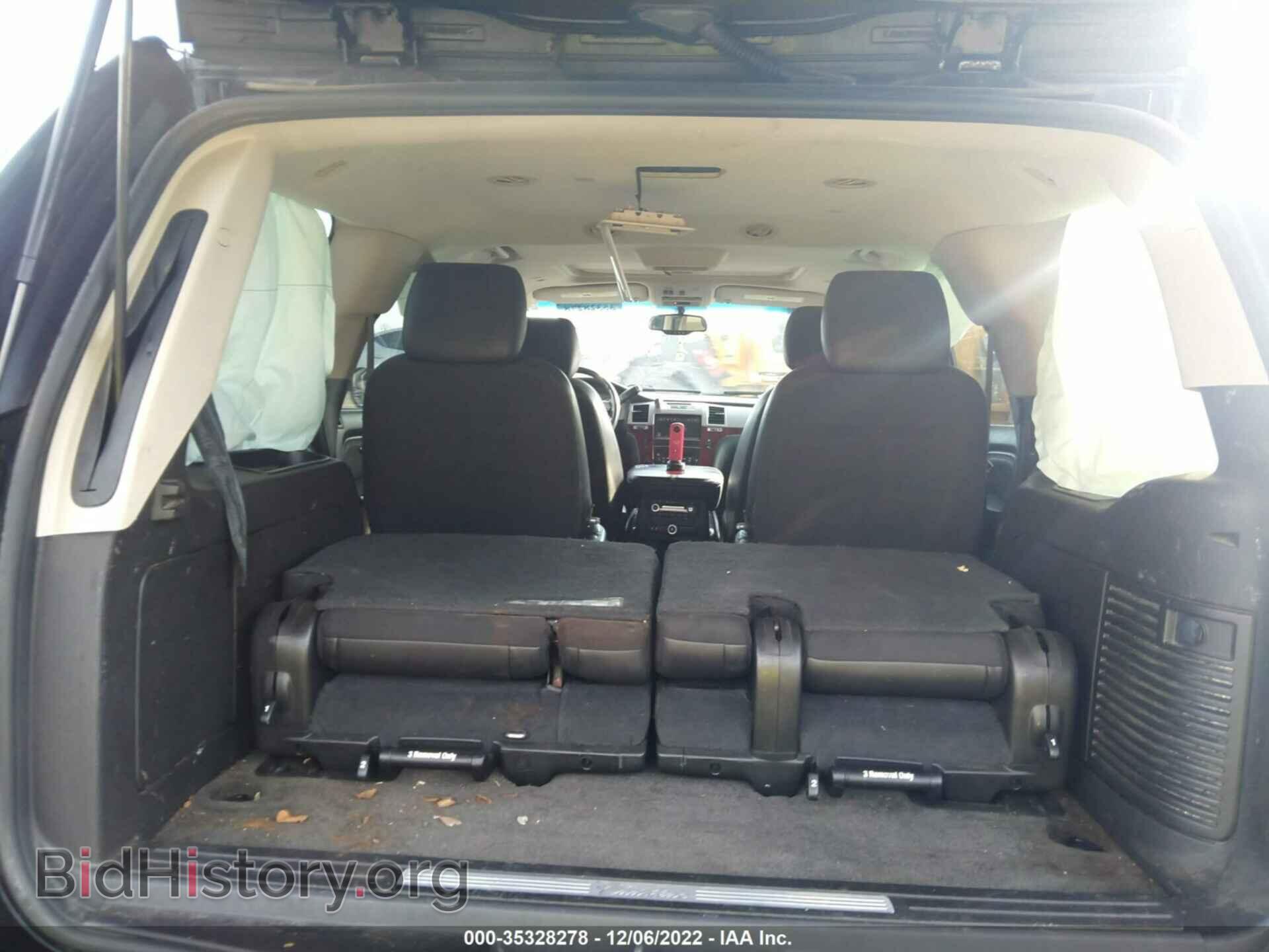 2011 CADILLAC ESCALADE - VIN: 1GYS3AEF0BR391579 - Фото 8
