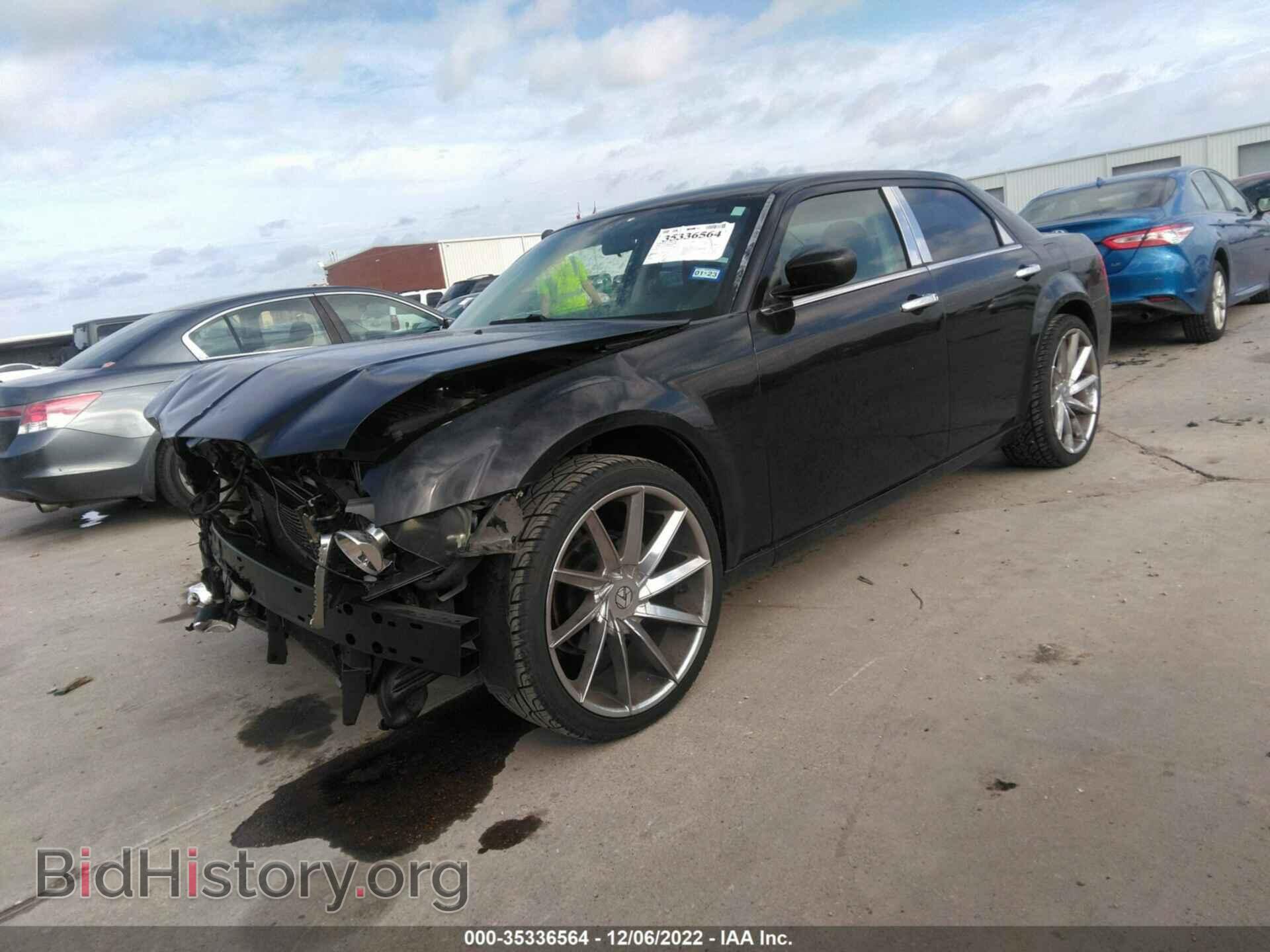 2009 CHRYSLER 300 - VIN: 2C3KA43D99H577523 - Фото 2