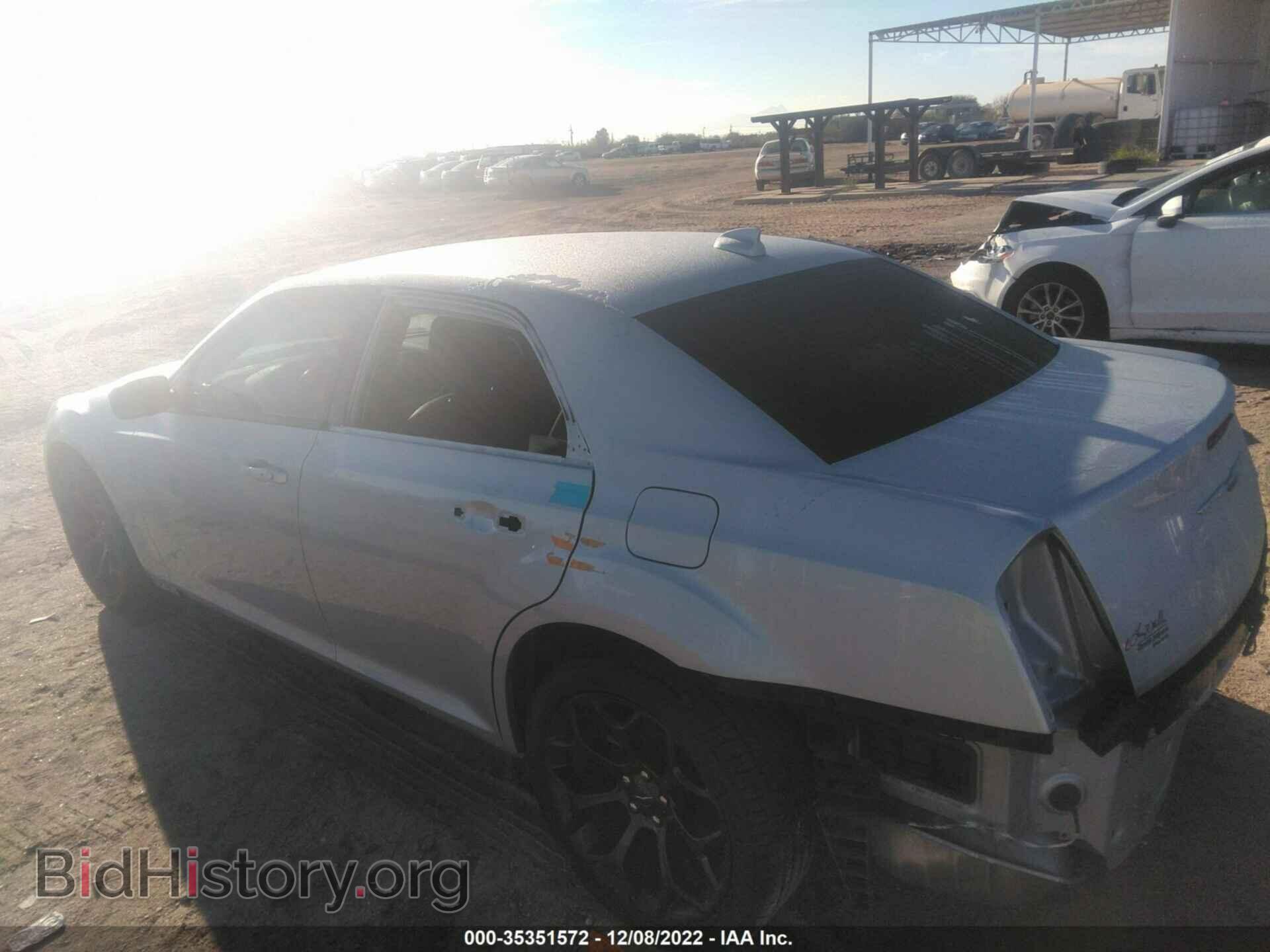 2019 CHRYSLER 300 - VIN: 2C3CCAAG0KH723047 - Фото 3