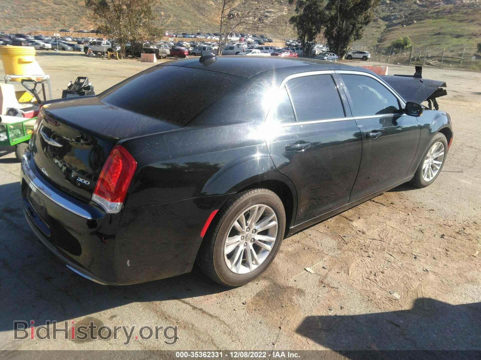 2018 CHRYSLER 300 - VIN: 2C3CCAAG2JH117375 - Фото 4