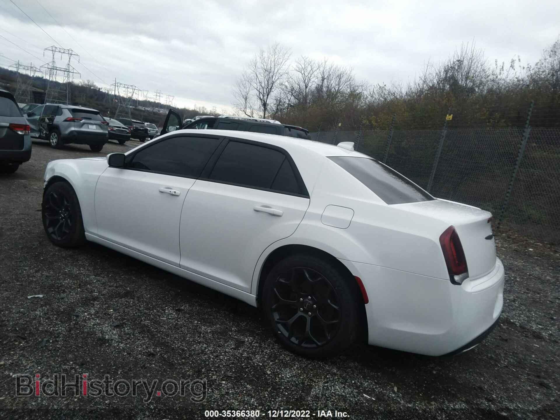 2019 CHRYSLER 300 - VIN: 2C3CCABG9KH516333 - Фото 3