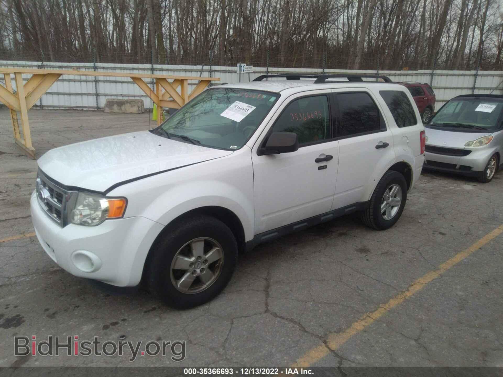 2011 FORD ESCAPE - VIN: 1FMCU9D71BKC39234 - Photo 2