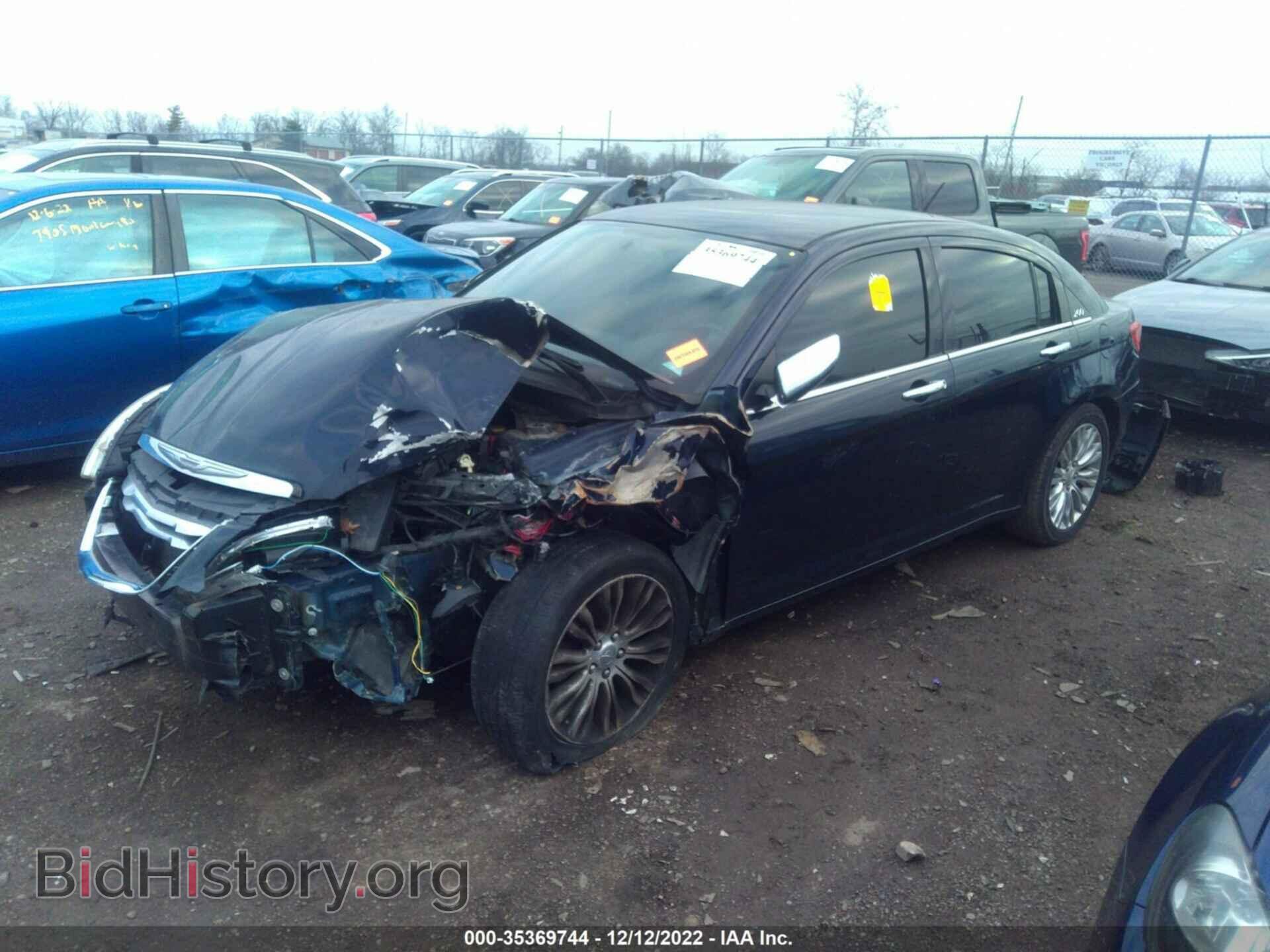2013 CHRYSLER 200 - VIN: 1C3CCBCG8DN575159 - Фото 2