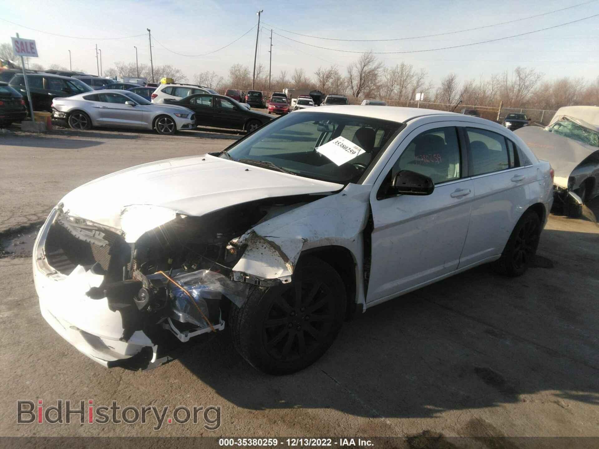 2012 CHRYSLER 200 - VIN: 1C3CCBBB0CN104286 - Фото 2