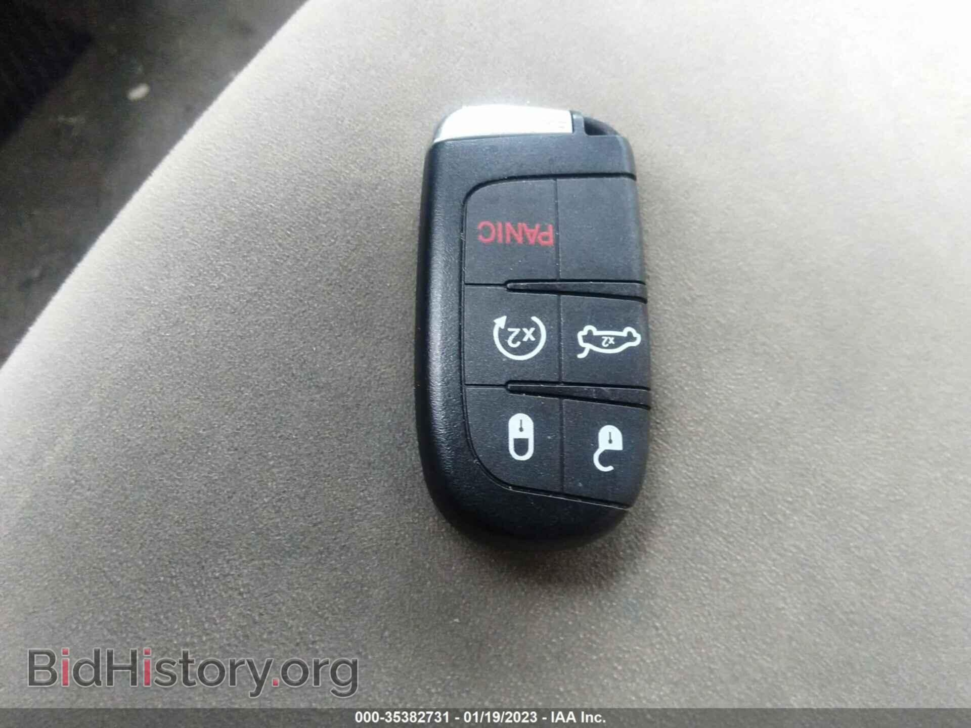 2012 CHRYSLER 300 - VIN: 2C3CCAAG0CH141211 - Фото 11