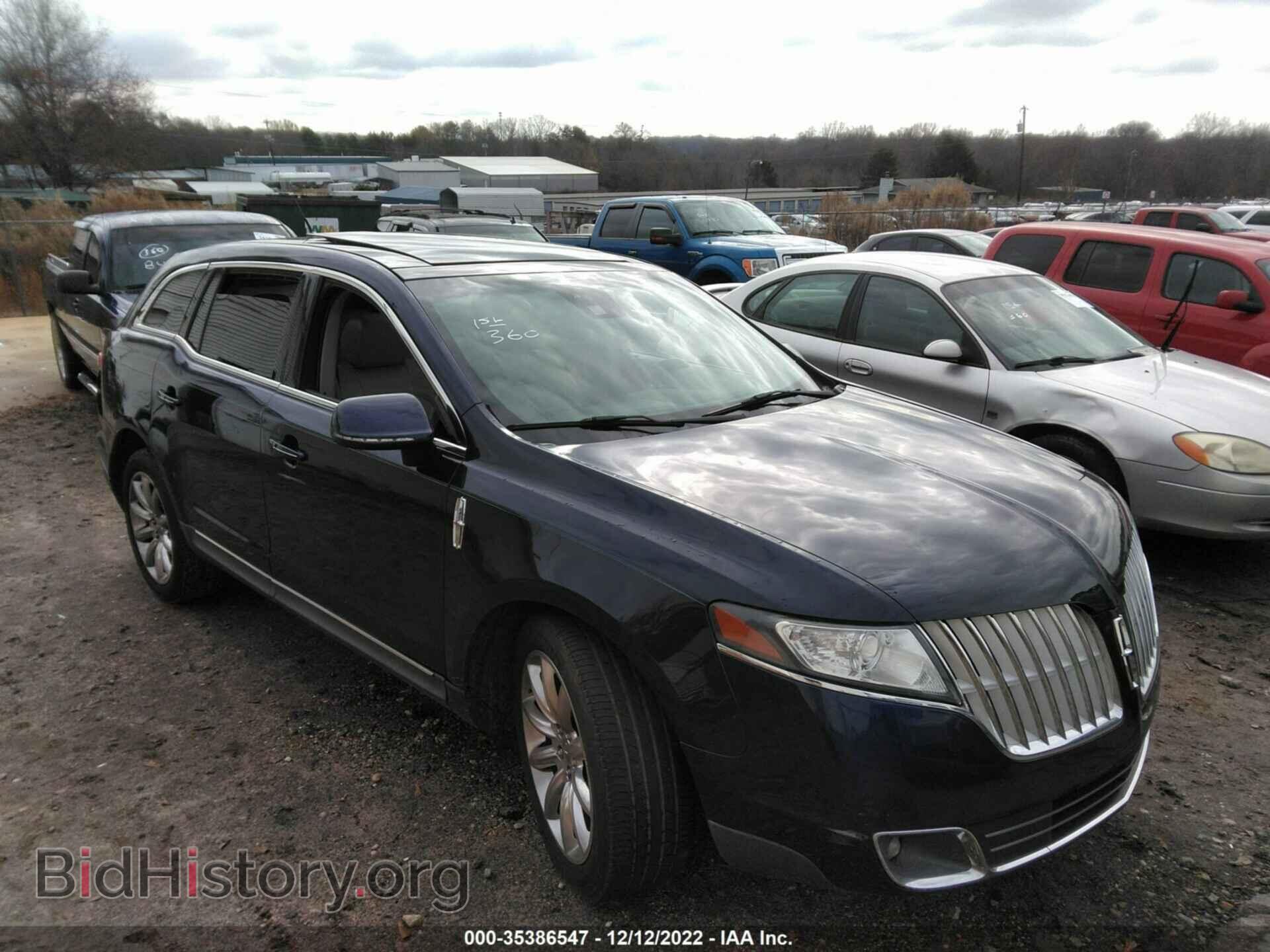 Photo 2LMHJ5AR8BBJ54077 - LINCOLN MKT 2011