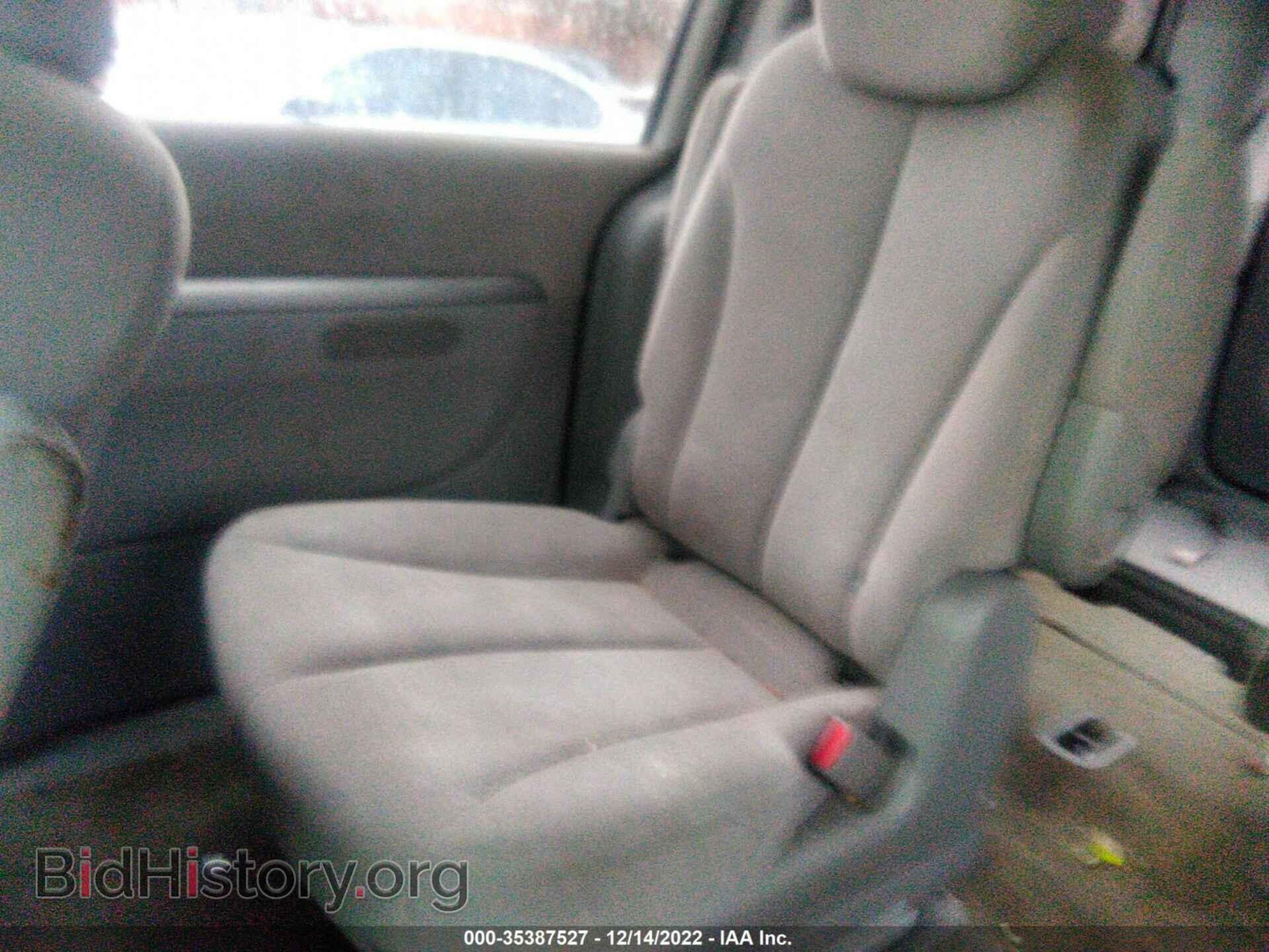 2007 HYUNDAI ENTOURAGE - VIN: KNDMC233976015534 - Фото 8