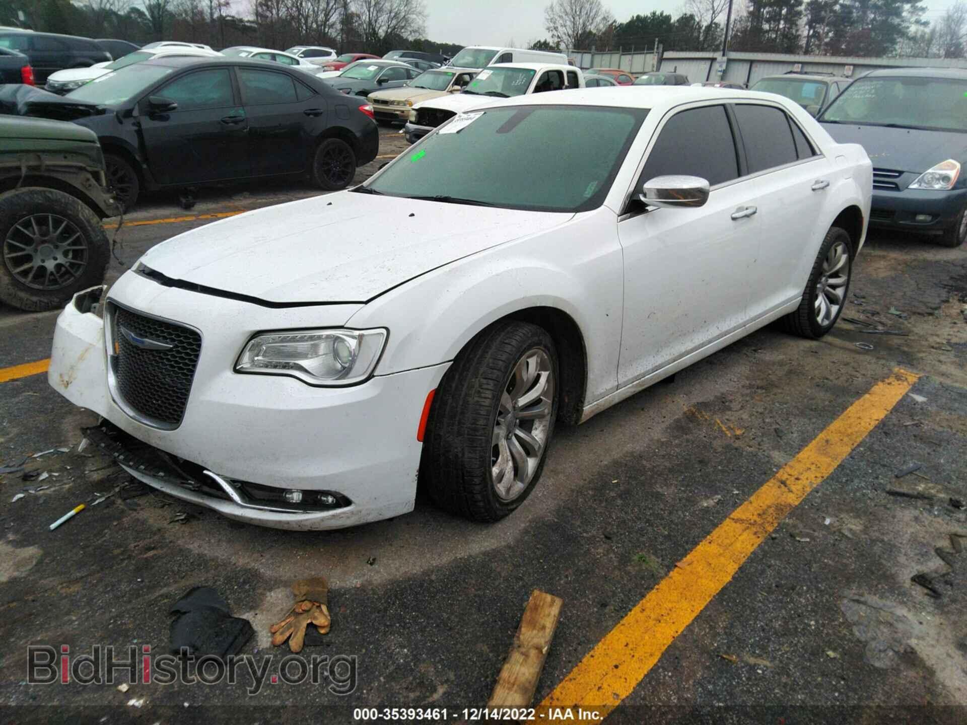 2019 CHRYSLER 300 - VIN: 2C3CCAEG8KH536441 - Фото 2