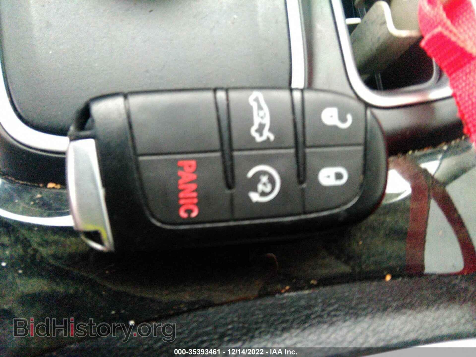 2019 CHRYSLER 300 - VIN: 2C3CCAEG8KH536441 - Фото 11