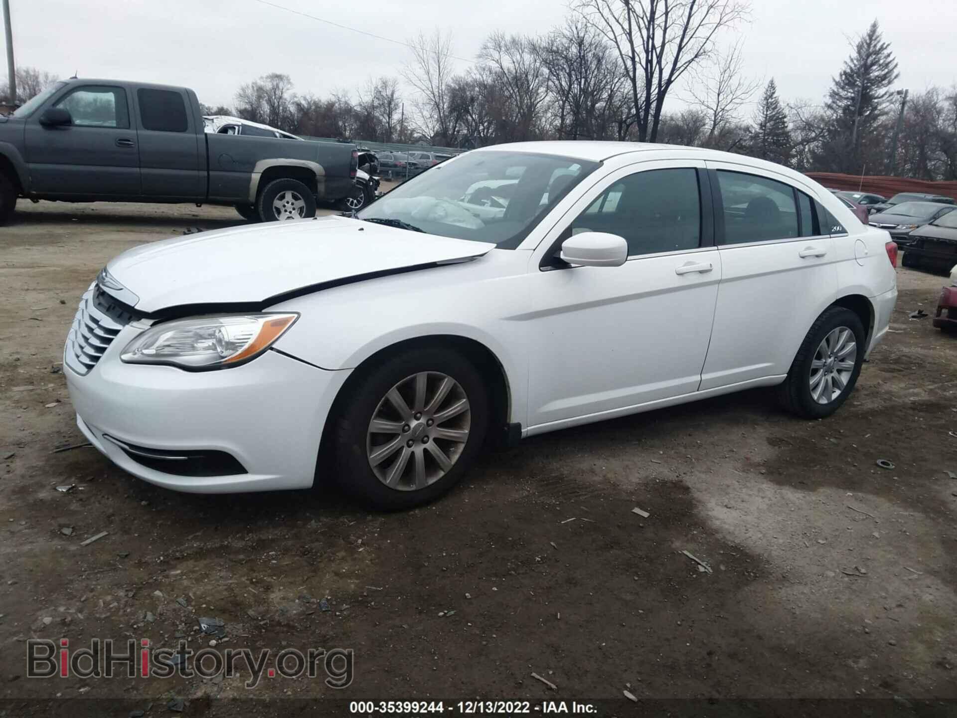 2011 CHRYSLER 200 - VIN: 1C3BC1FB2BN555170 - Фото 2