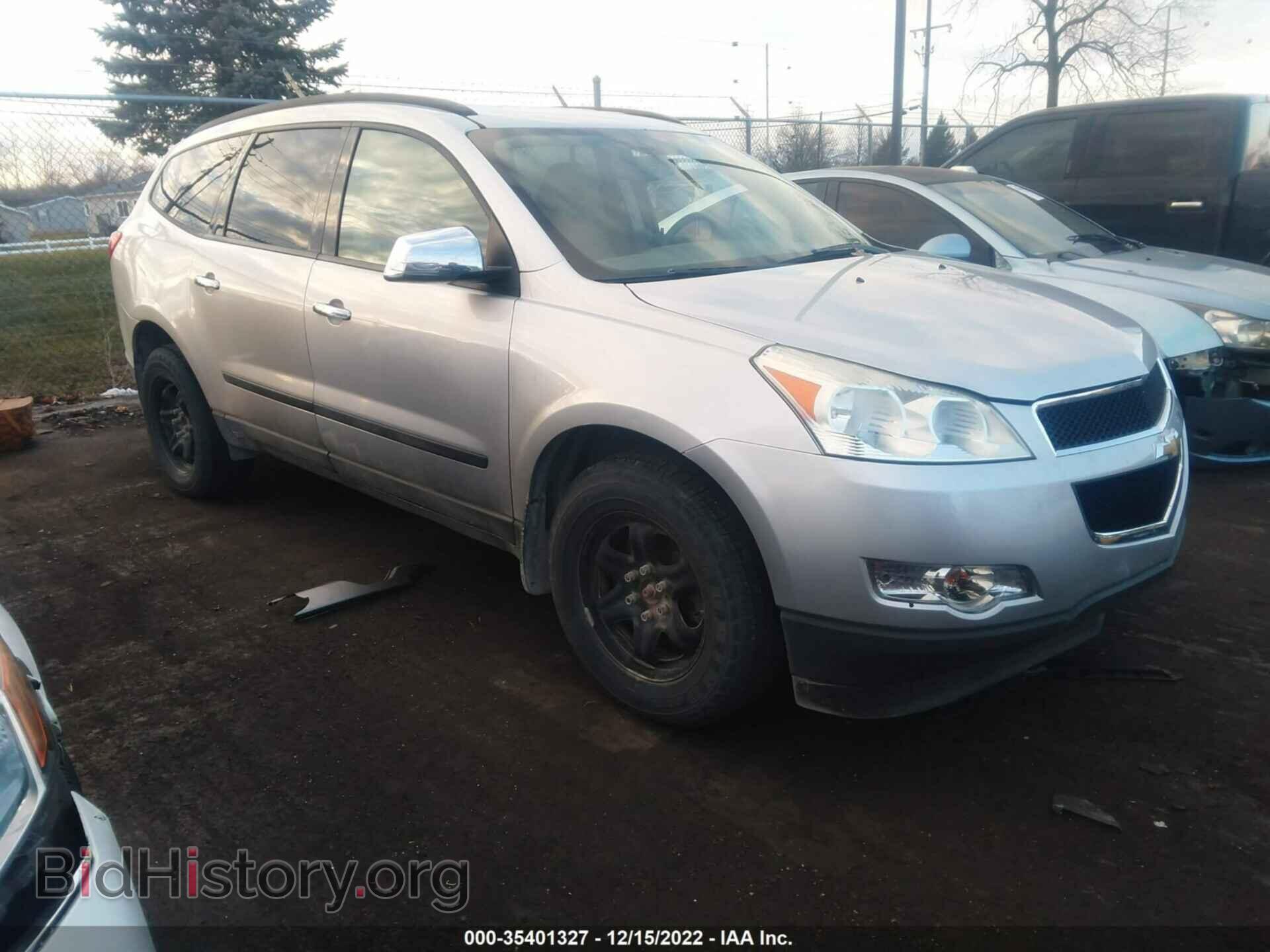 Фотография 1GNKRFED8CJ418874 - CHEVROLET TRAVERSE 2012