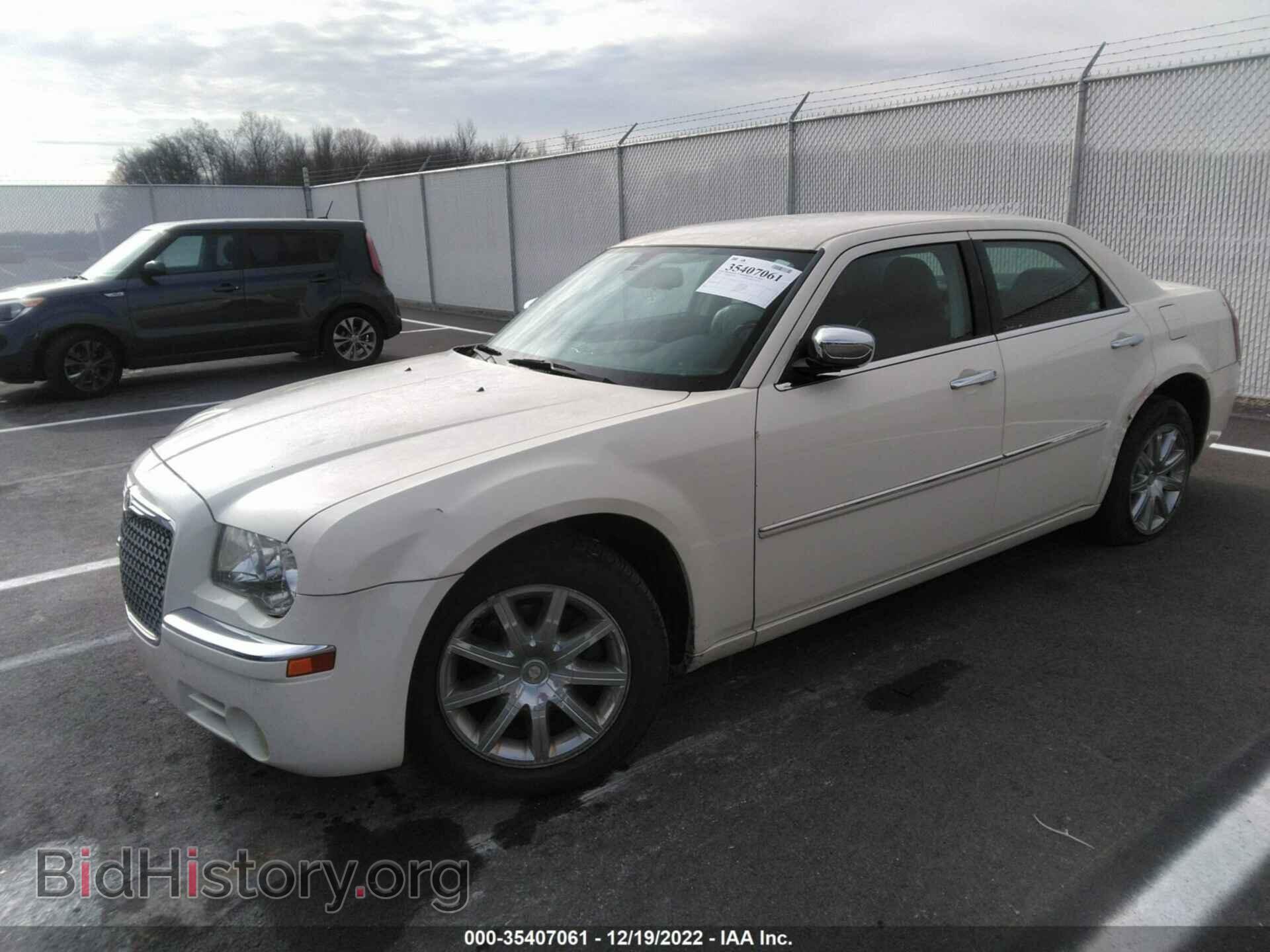 2010 CHRYSLER 300 - VIN: 2C3CA3CV1AH147965 - Фото 2