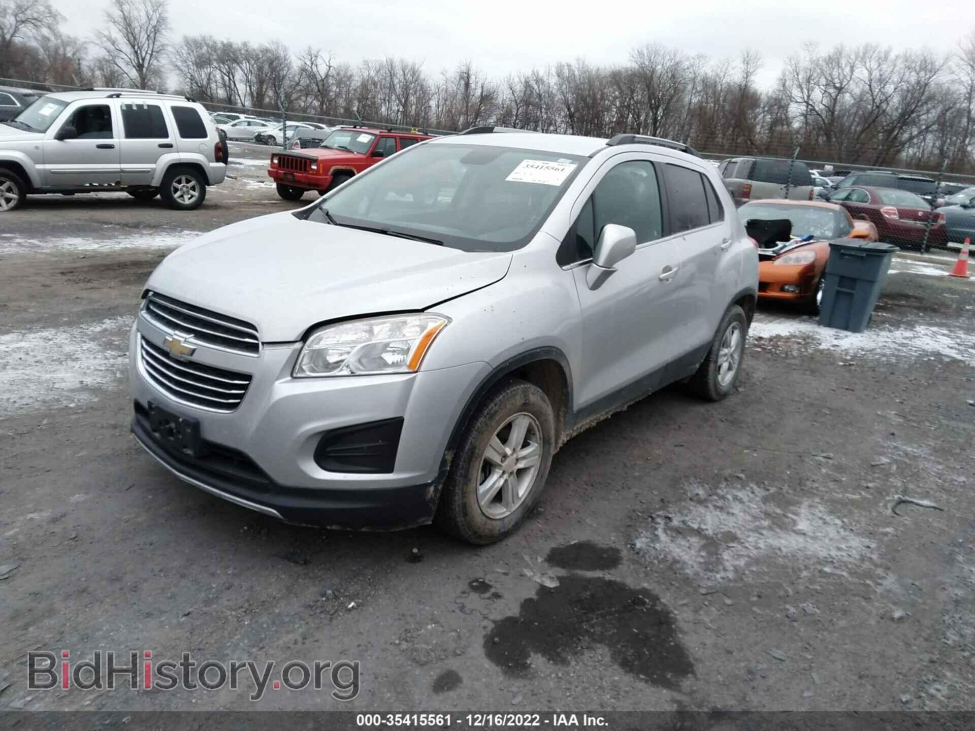 2015 CHEVROLET TRAX - VIN: 3GNCJRSB2FL255636 - Фото 2