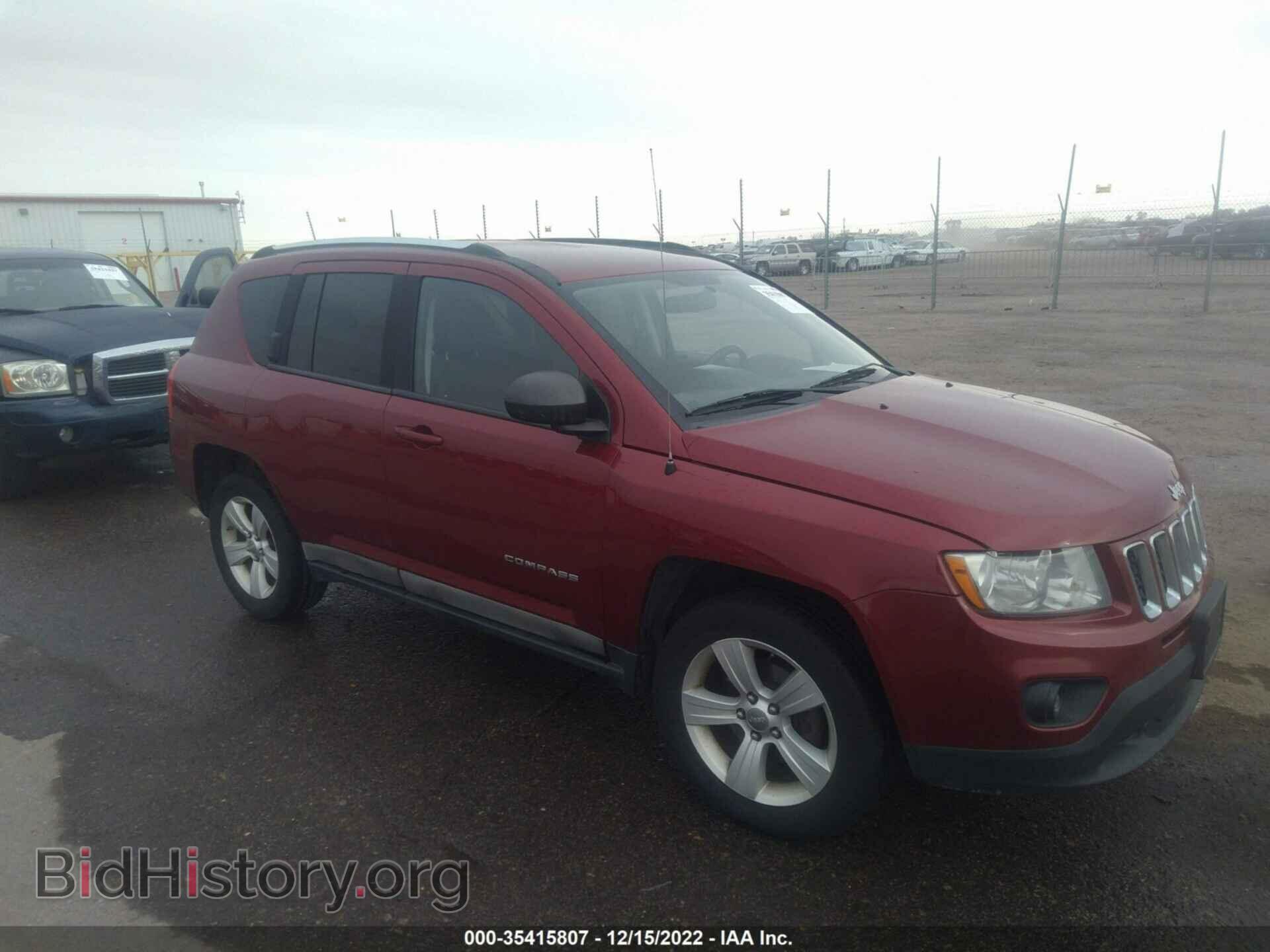 Photo 1J4NF1FB3BD134963 - JEEP COMPASS 2011