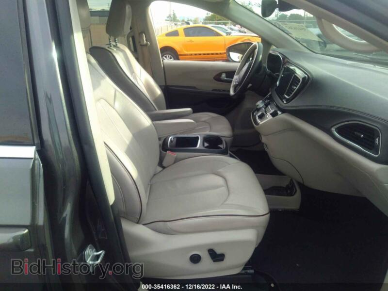 2017 Chrysler PACIFICA (VIN 2C4RC1GG8HR821565) — photo 5 of 11