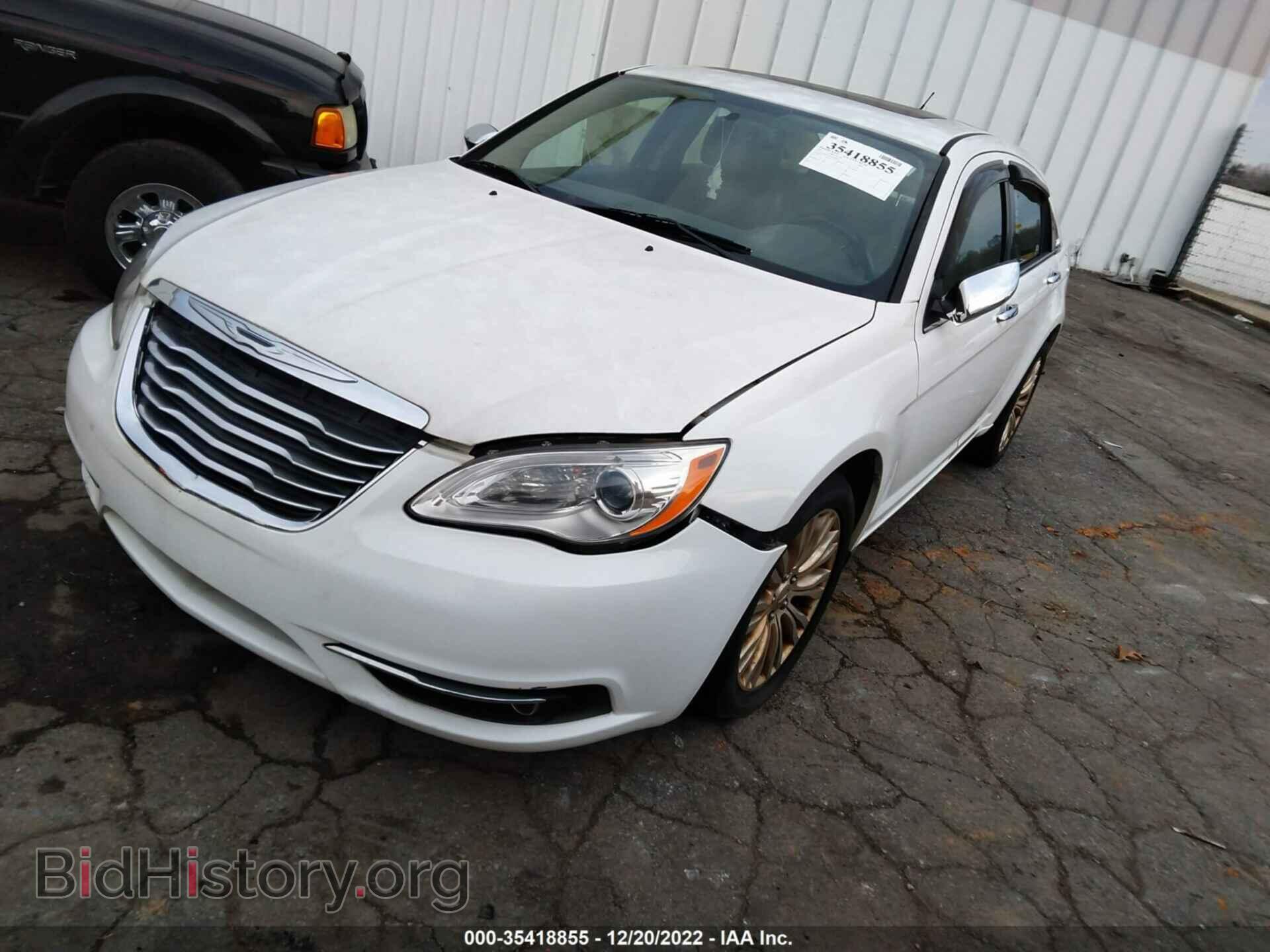 2011 CHRYSLER 200 - VIN: 1C3BC2FB5BN569005 - Photo 2