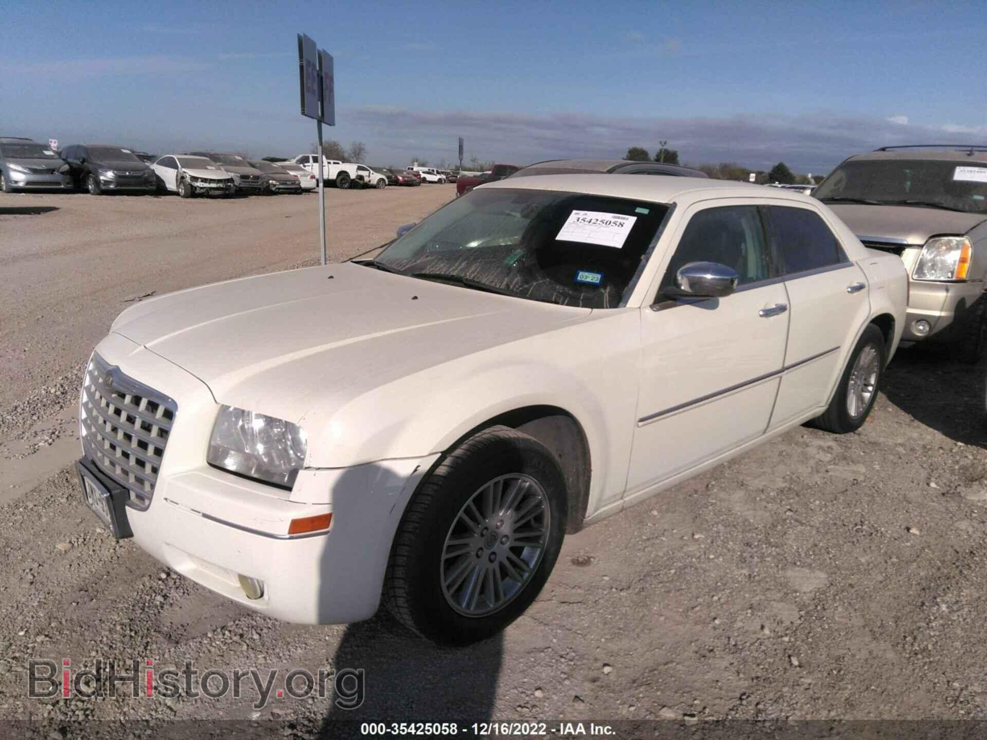 2010 CHRYSLER 300 - VIN: 2C3CA5CV5AH326098 - Фото 2