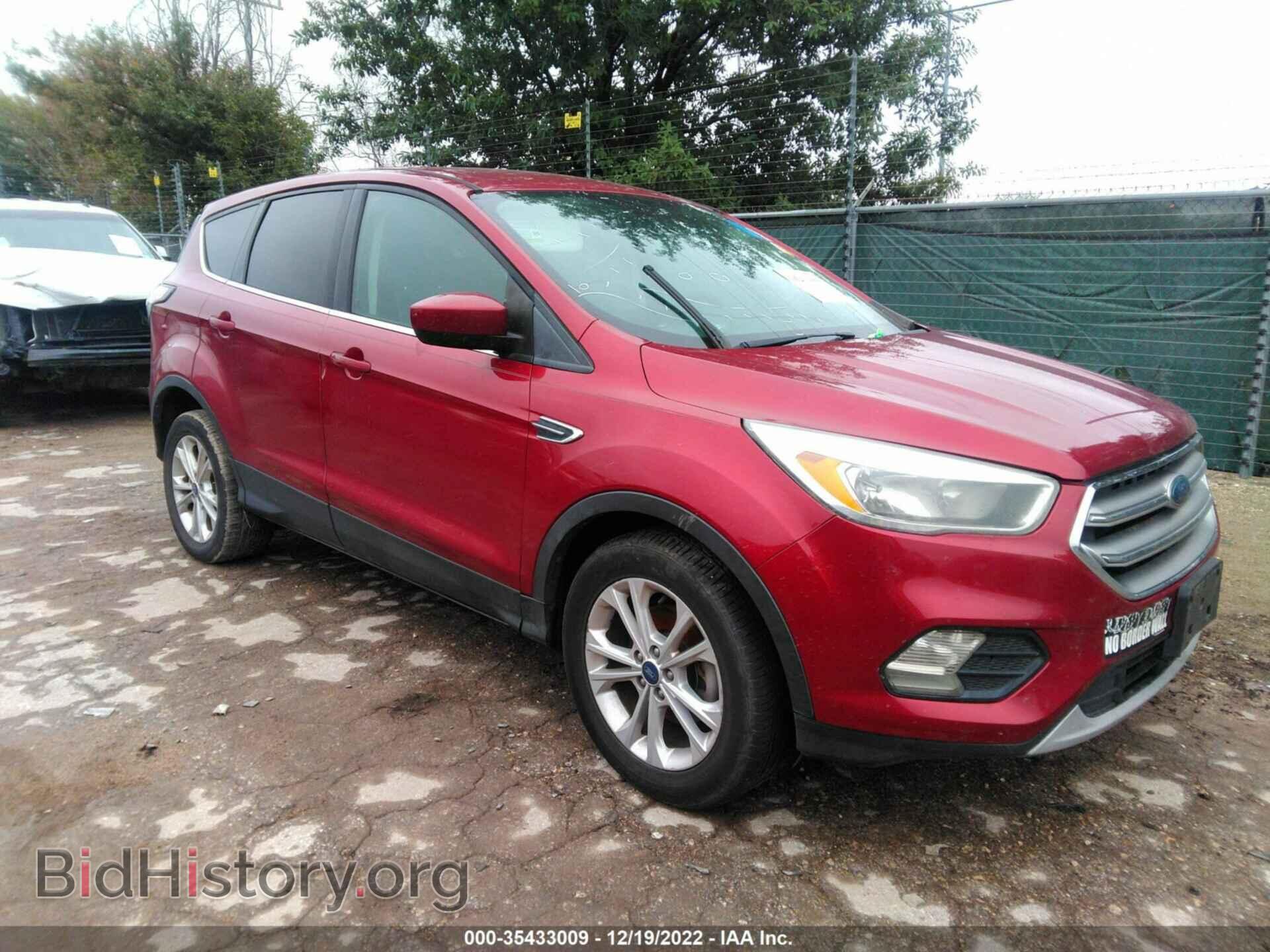 Фотография 1FMCU0GD2HUC38443 - FORD ESCAPE 2017