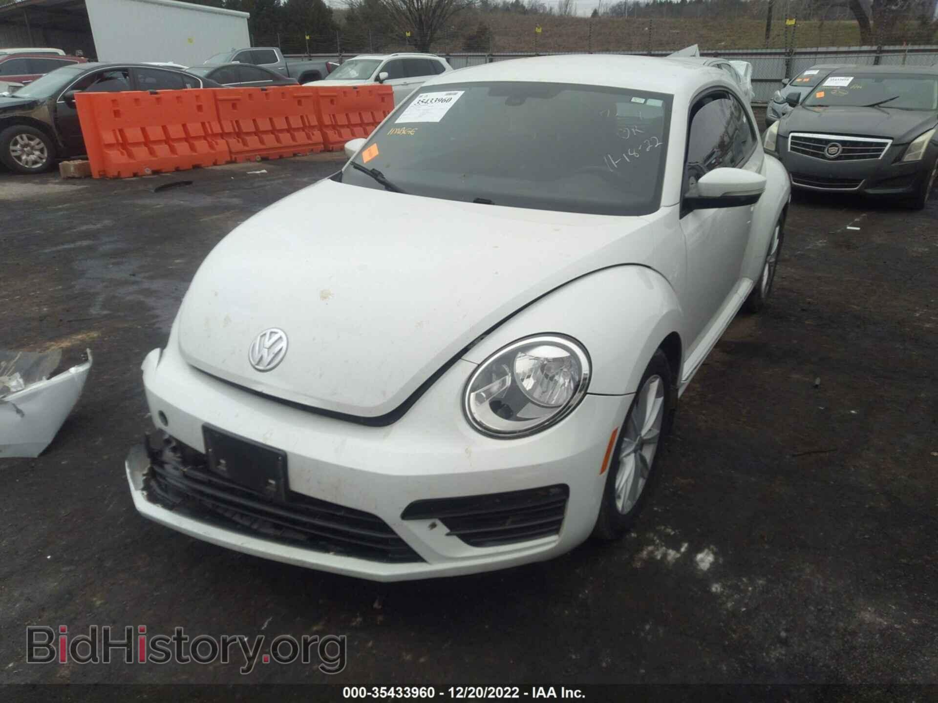 2018 VOLKSWAGEN BEETLE - VIN: 3VWFD7AT1JM707331 - Фото 2