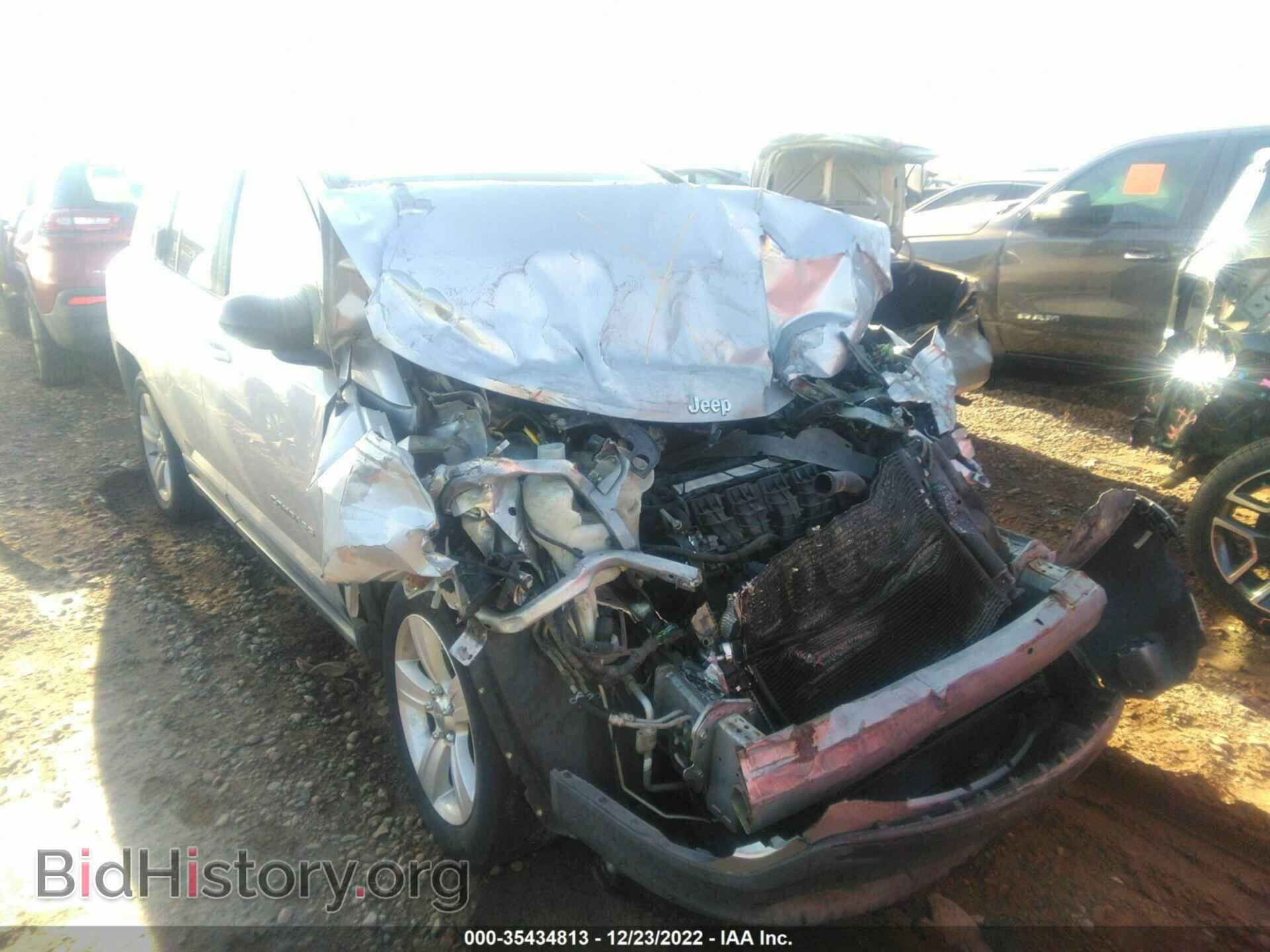 Photo 1J4NF1FB0BD183232 - JEEP COMPASS 2011