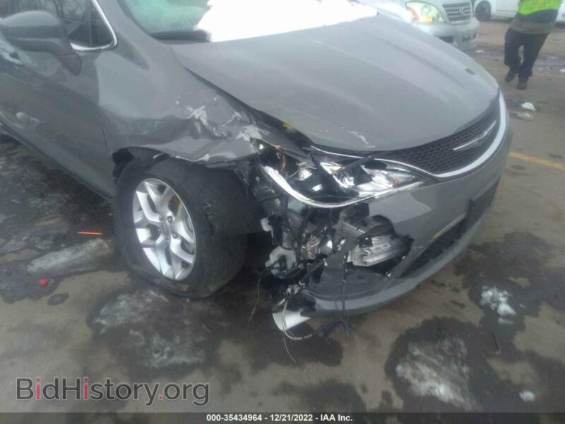 2020 Chrysler PACIFICA (VIN 2C4RC1BG4LR138200) — photo 6 of 11