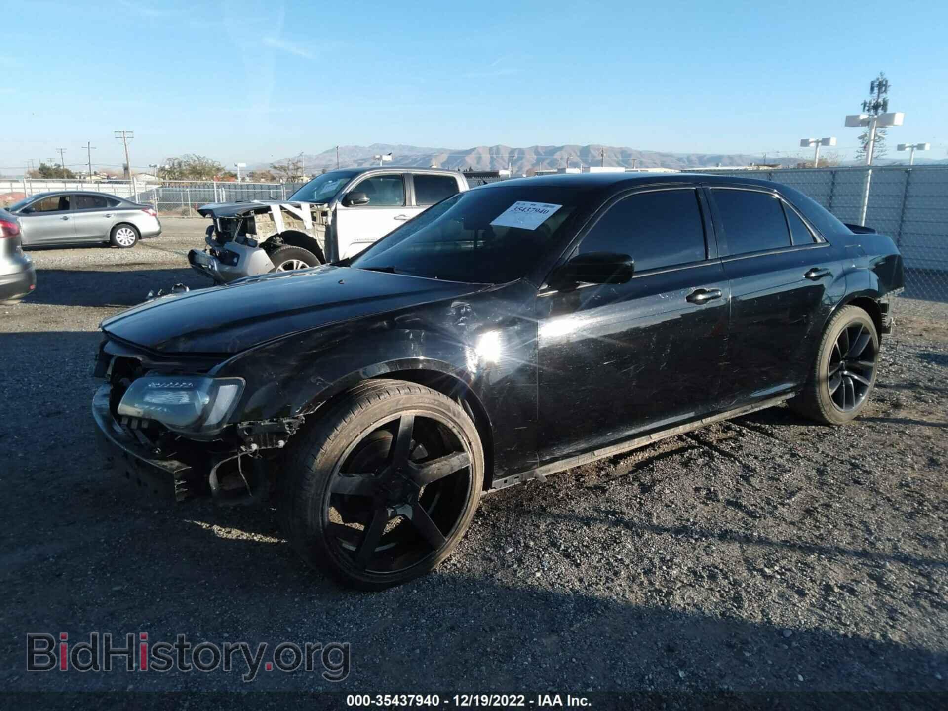 2018 CHRYSLER 300 - VIN: 2C3CCABG4JH227326 - Фото 2