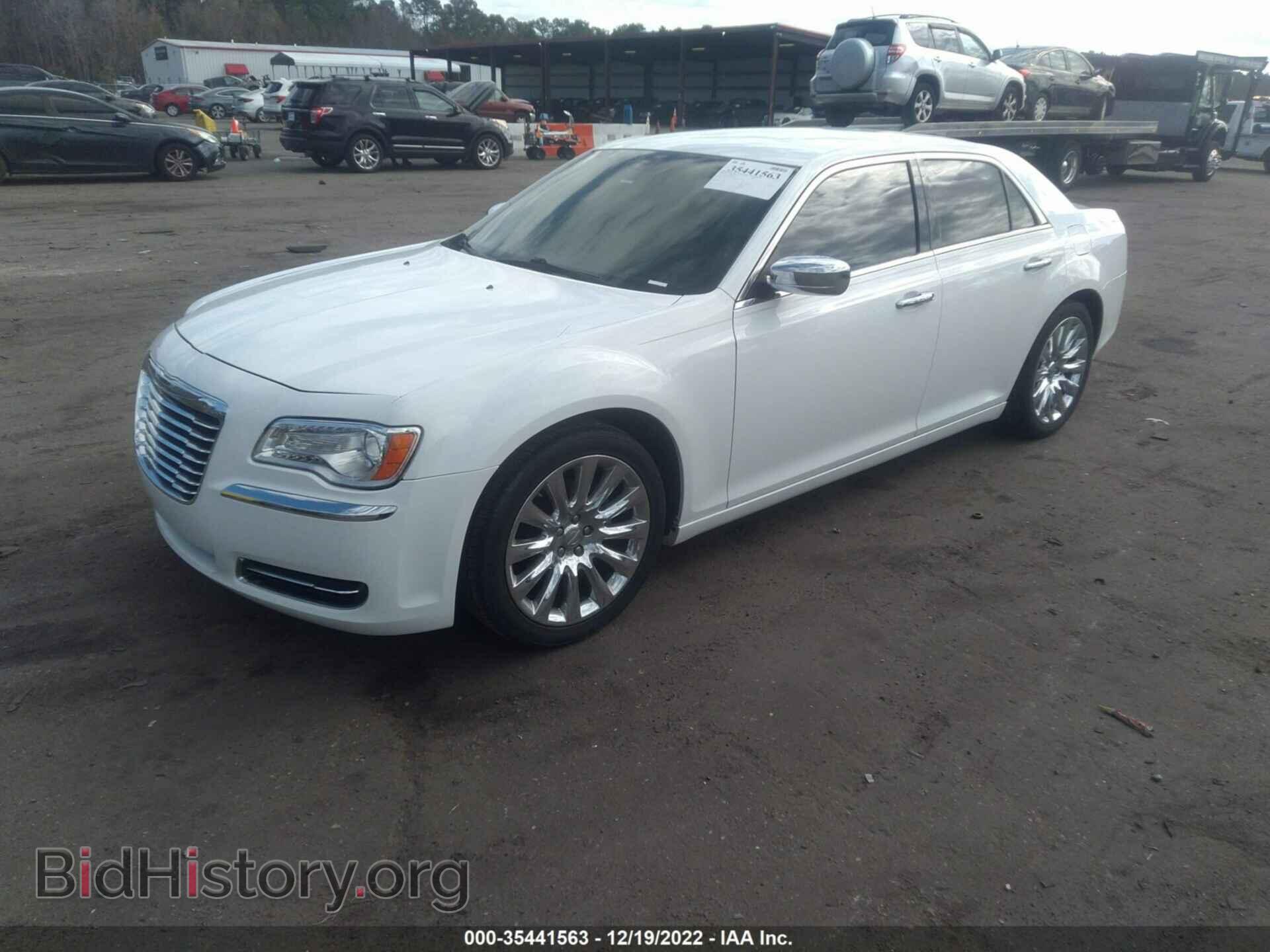 2014 CHRYSLER 300 - VIN: 2C3CCAAG2EH328355 - Фото 2