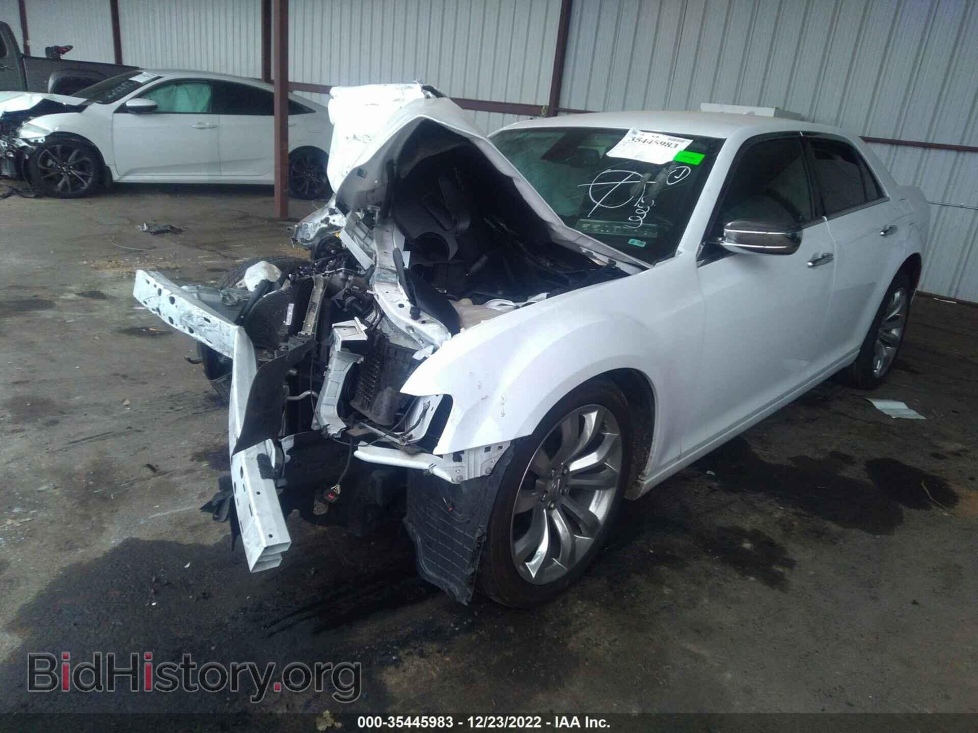 2019 CHRYSLER 300 - VIN: 2C3CCAEG4KH687163 - Фото 2