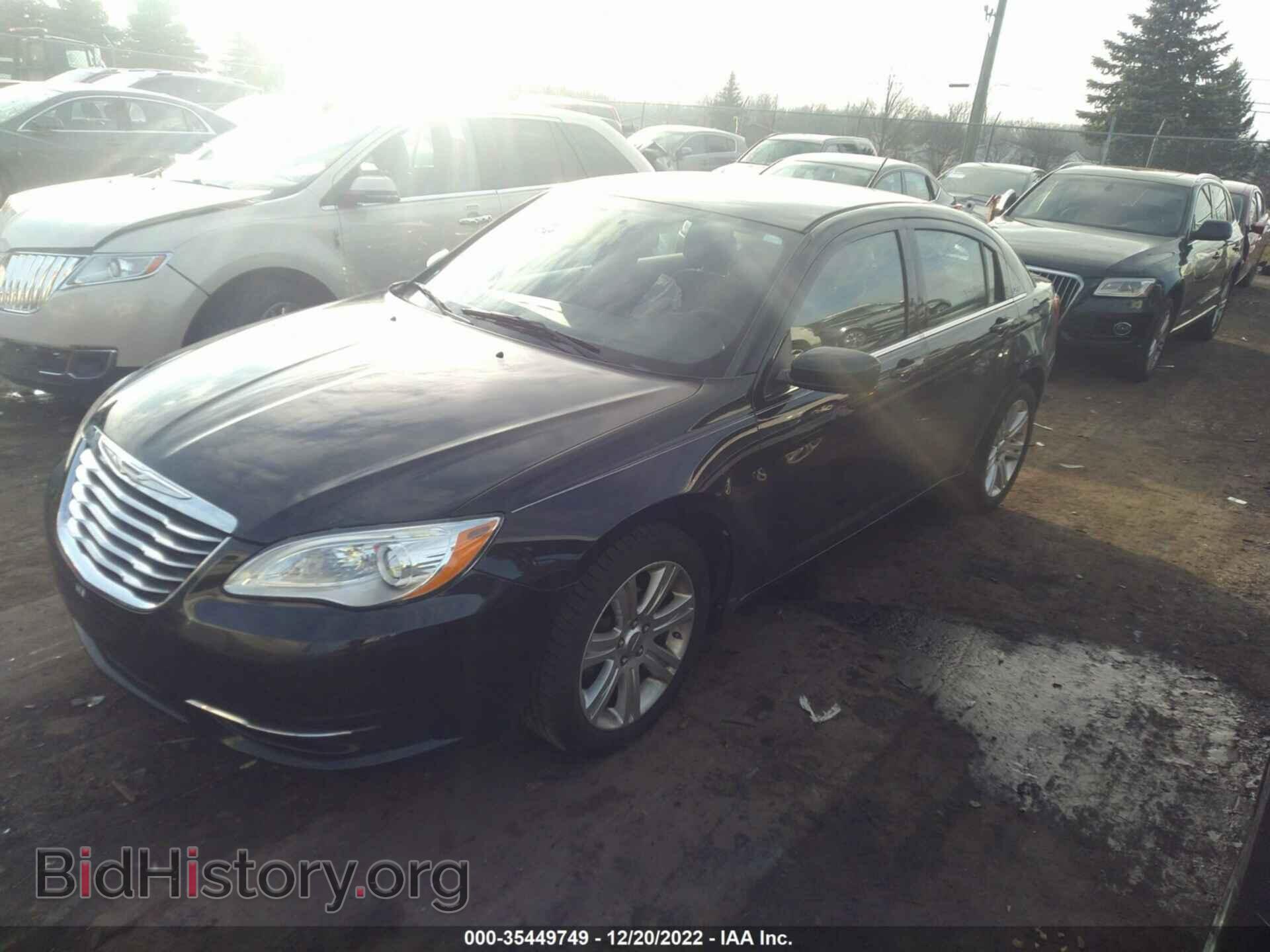2013 CHRYSLER 200 - VIN: 1C3CCBAB2DN761108 - Фото 2