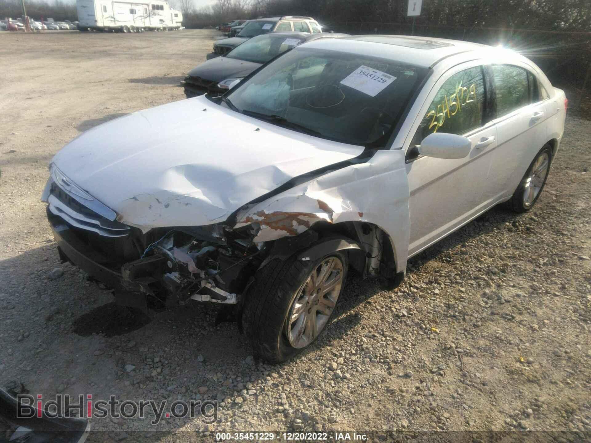 2013 CHRYSLER 200 - VIN: 1C3CCBBB4DN578100 - Photo 2