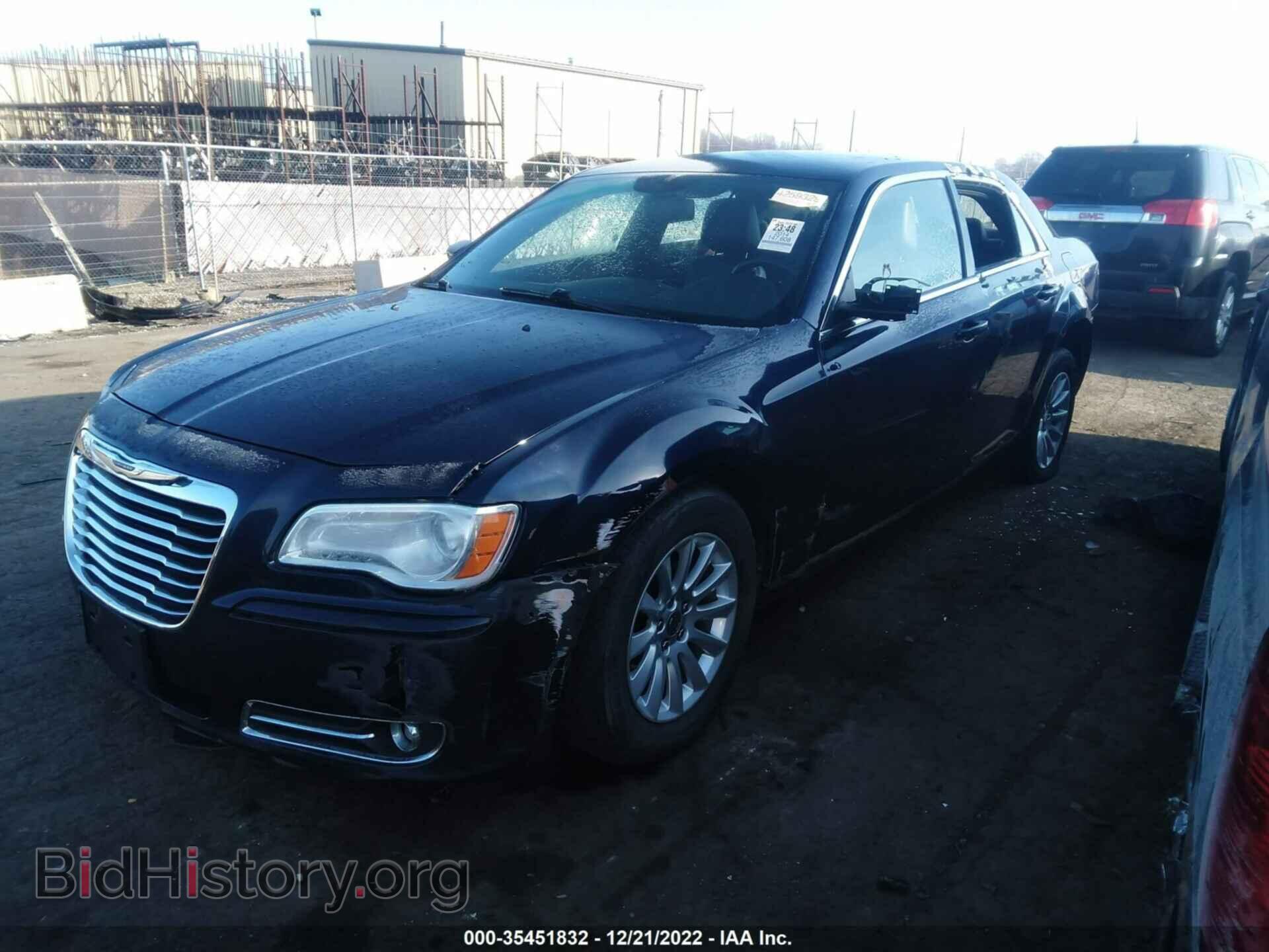 2014 CHRYSLER 300 - VIN: 2C3CCAAGXEH180942 - Фото 2
