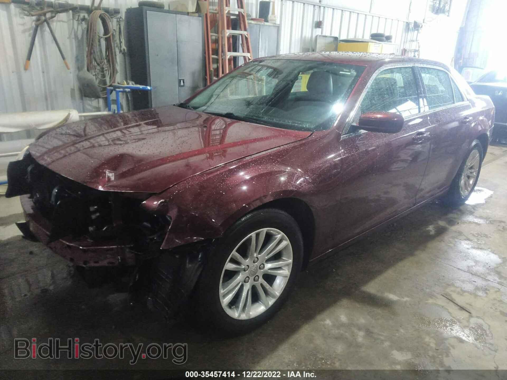 2019 CHRYSLER 300 - VIN: 2C3CCAAG8KH548093 - Фото 2