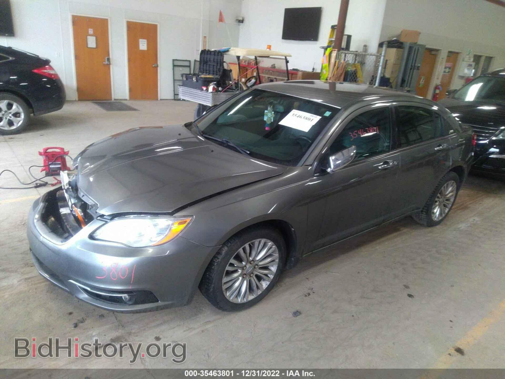 2011 CHRYSLER 200 - VIN: 1C3BC2FB0BN597665 - Фото 2
