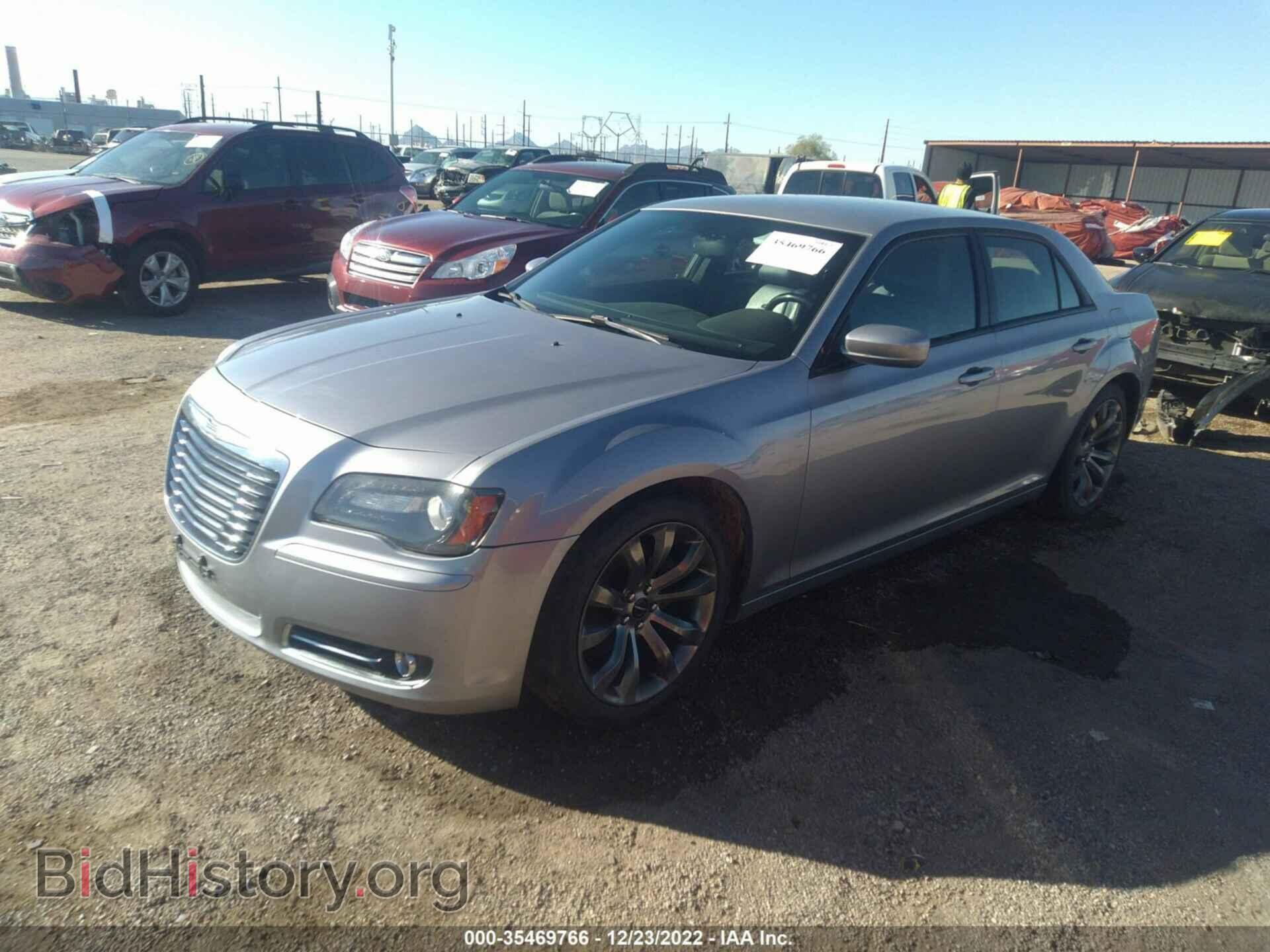 2014 CHRYSLER 300 - VIN: 2C3CCABG9EH228896 - Фото 2