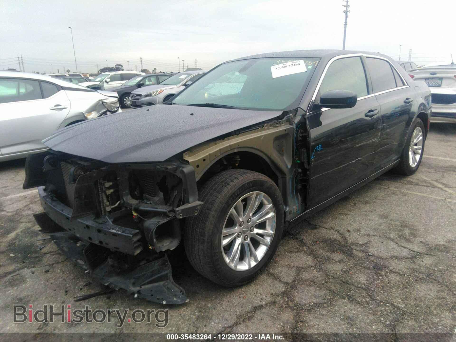 2019 CHRYSLER 300 - VIN: 2C3CCAAG5KH566342 - Фото 2