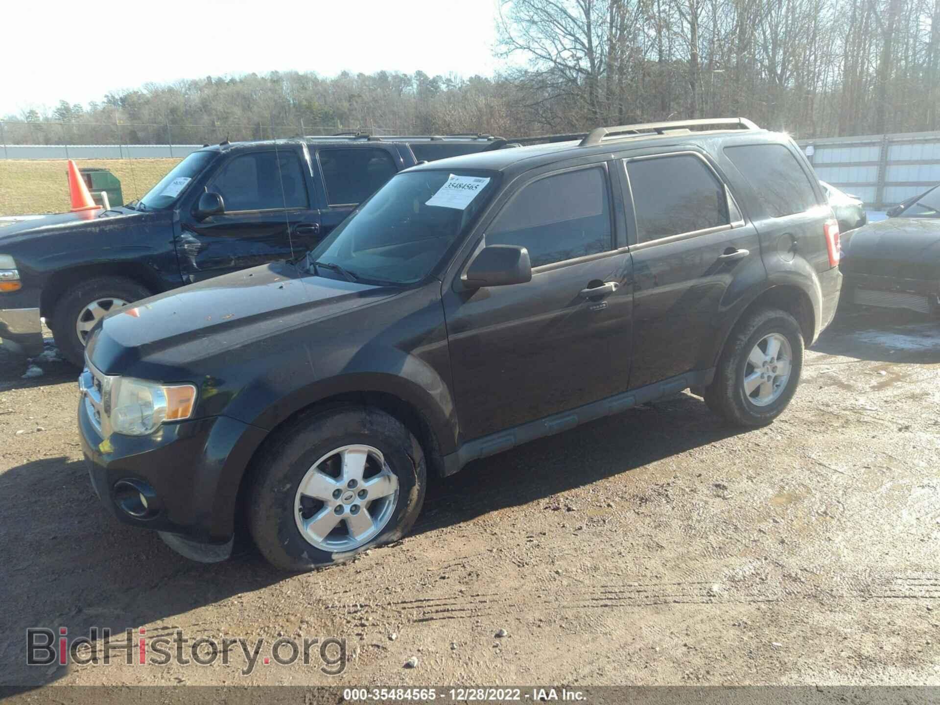 2011 FORD ESCAPE - VIN: 1FMCU0D71BKA41992 - Фото 2