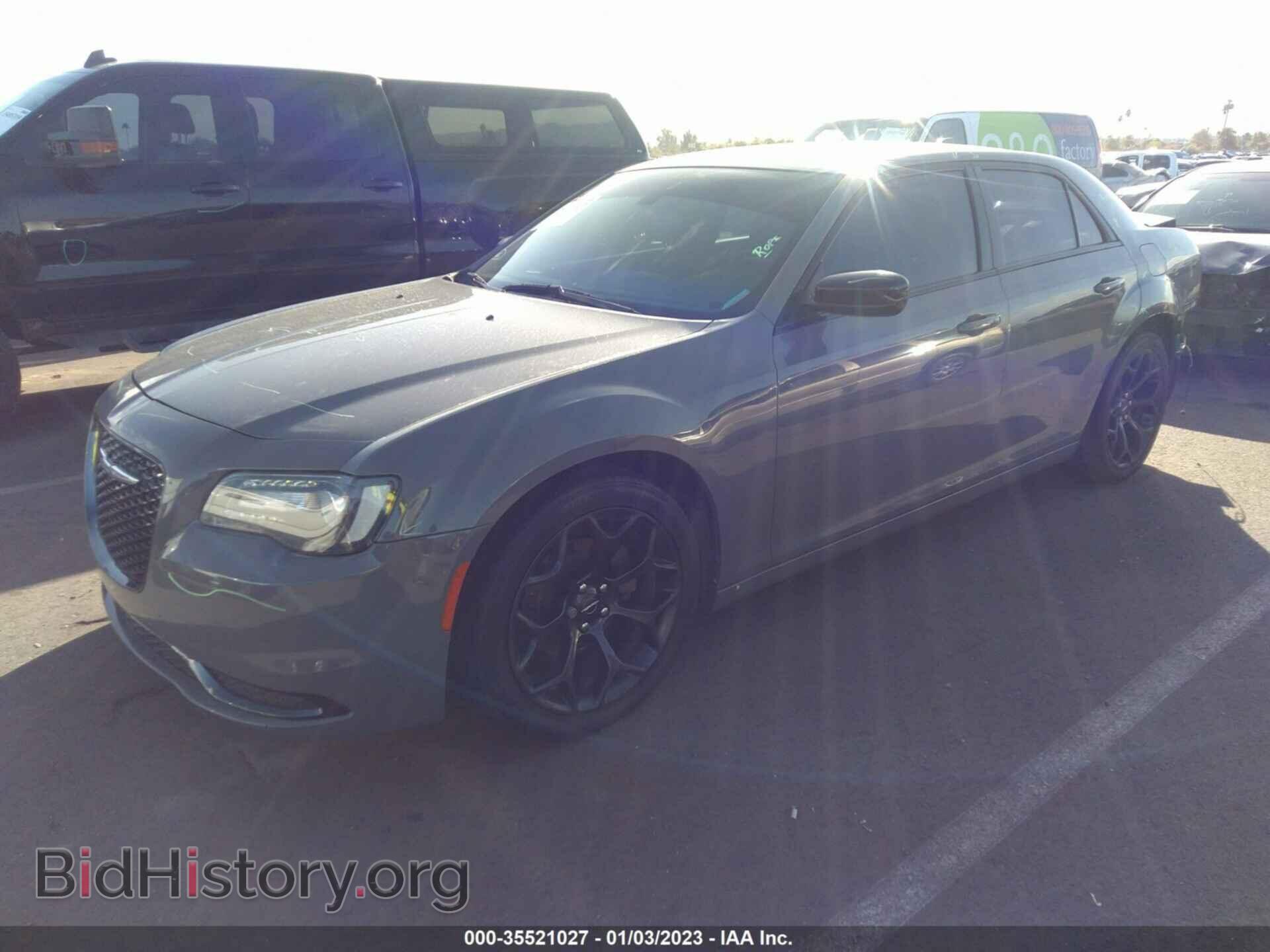 2019 CHRYSLER 300 - VIN: 2C3CCAAG9KH601772 - Фото 2