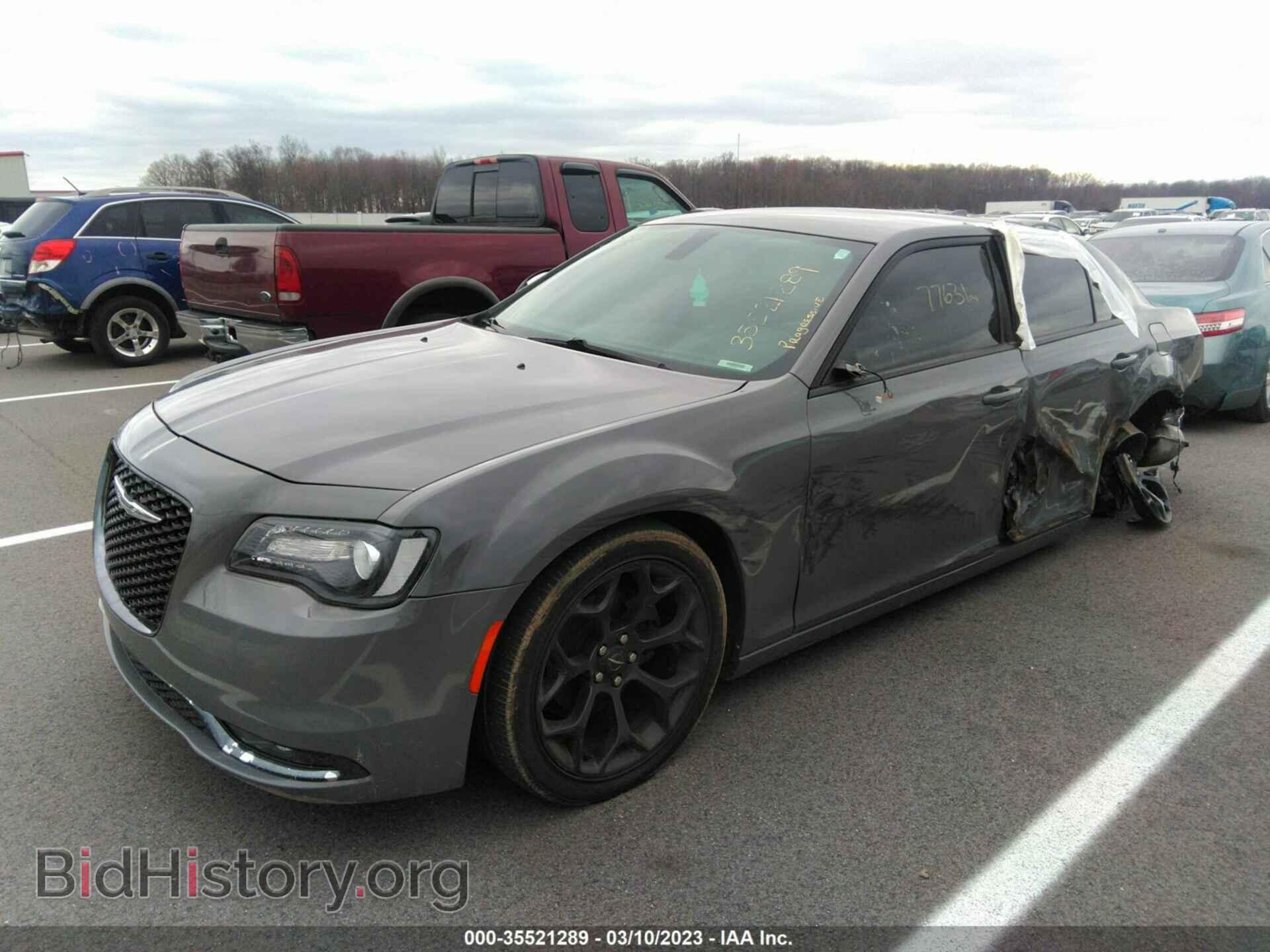 2019 CHRYSLER 300 - VIN: 2C3CCABG7KH639094 - Фото 2