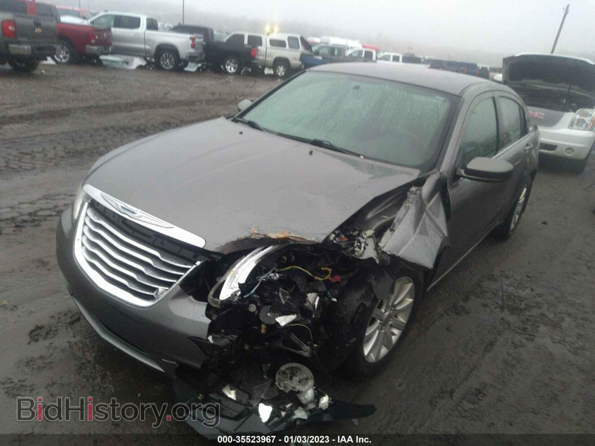 2013 CHRYSLER 200 - VIN: 1C3CCBAB0DN696856 - Фото 2