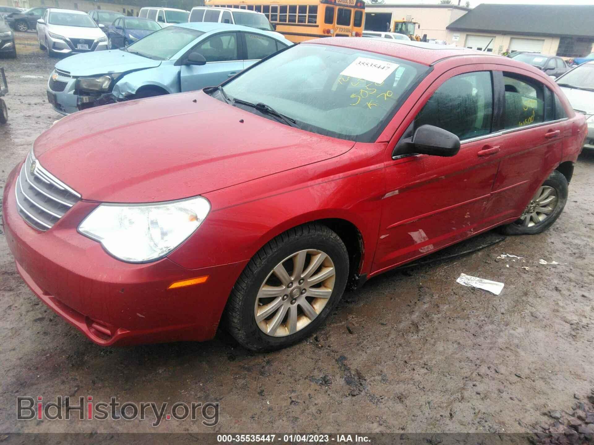 2010 CHRYSLER SEBRING - VIN: 1C3CC5FB5AN166372 - Фото 2